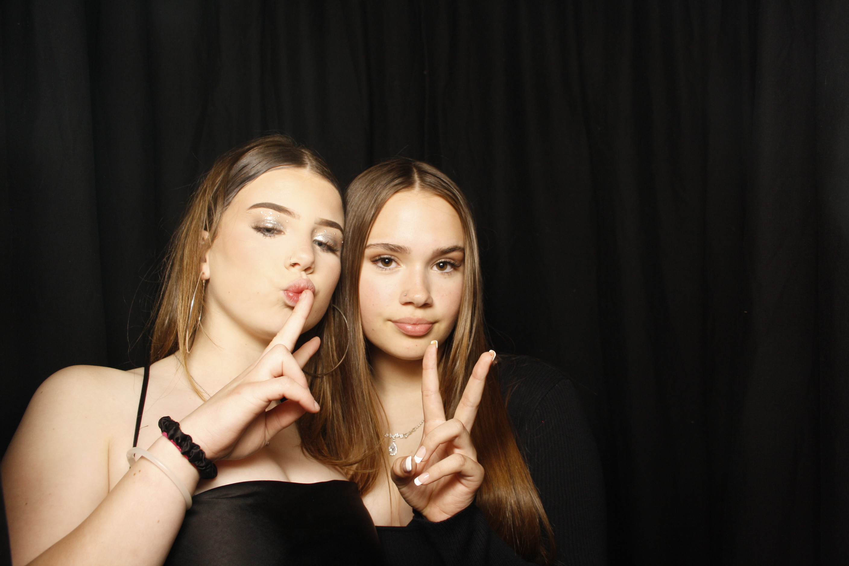 Waikanae School Leavers Dinner 2023 | View more photos from the event at wgtngallery.classicphotobooths.co.nz/u/wgtncpbgallery/Waikanae-School-Leavers-Dinner-2023