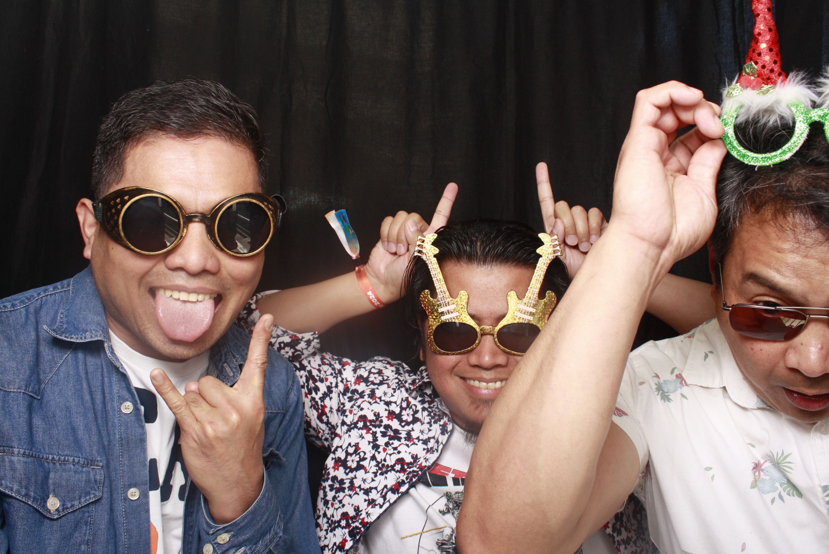 A Chorus Christmas 2024 | View more photos from the event at wgtngallery.classicphotobooths.co.nz/u/wgtncpbgallery/A-Chorus-Christmas-2024