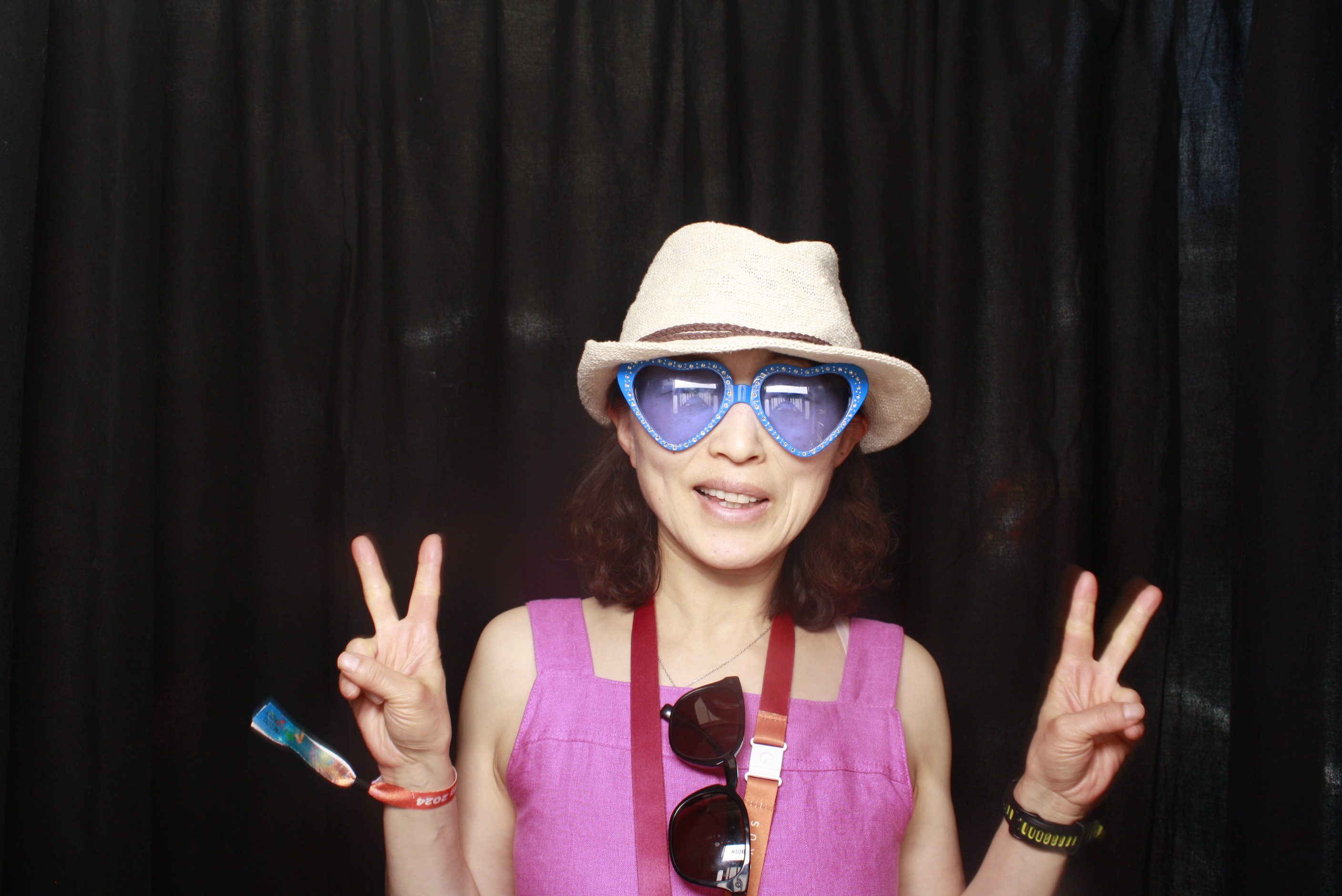 A Chorus Christmas 2024 | View more photos from the event at wgtngallery.classicphotobooths.co.nz/u/wgtncpbgallery/A-Chorus-Christmas-2024