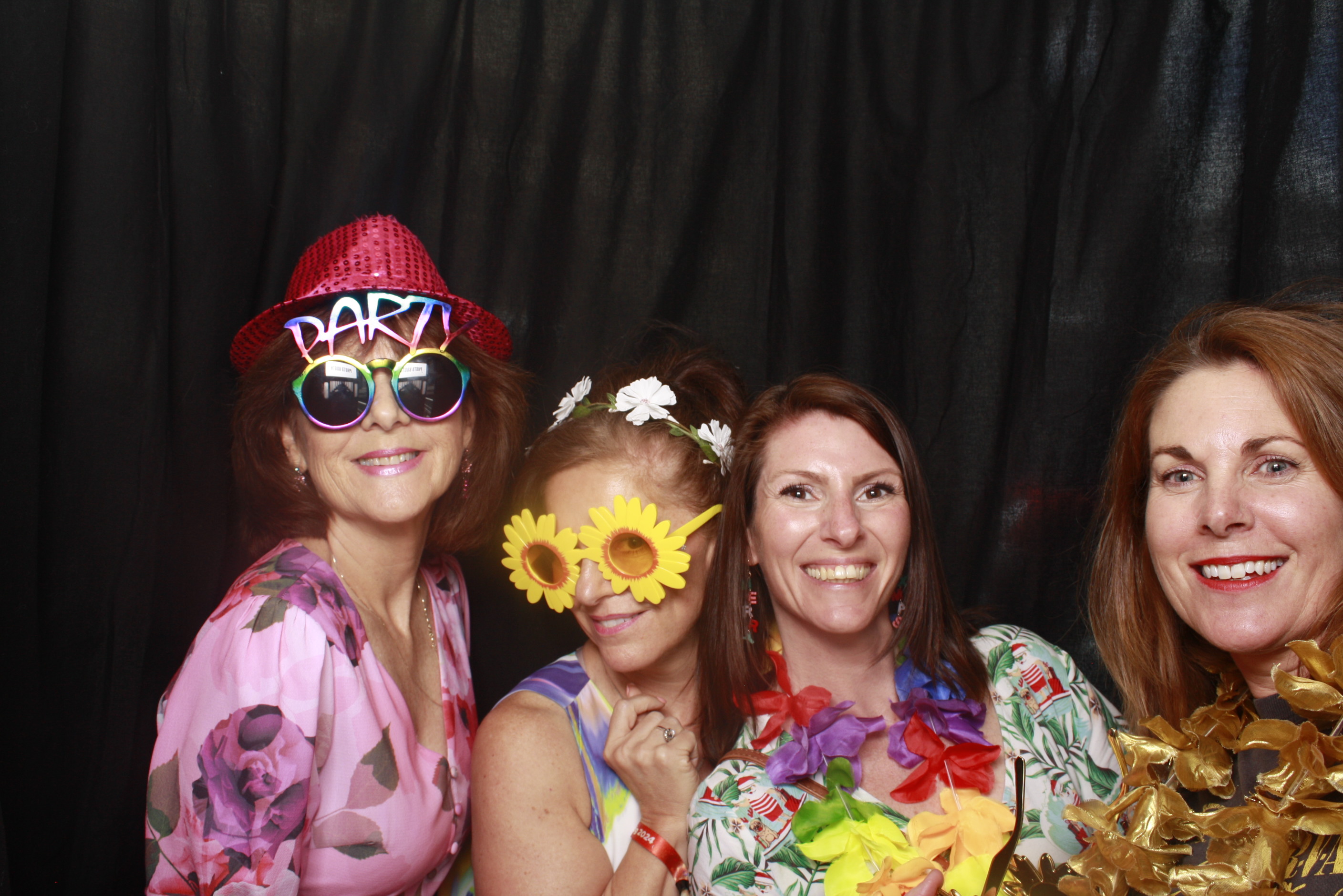 A Chorus Christmas 2024 | View more photos from the event at wgtngallery.classicphotobooths.co.nz/u/wgtncpbgallery/A-Chorus-Christmas-2024