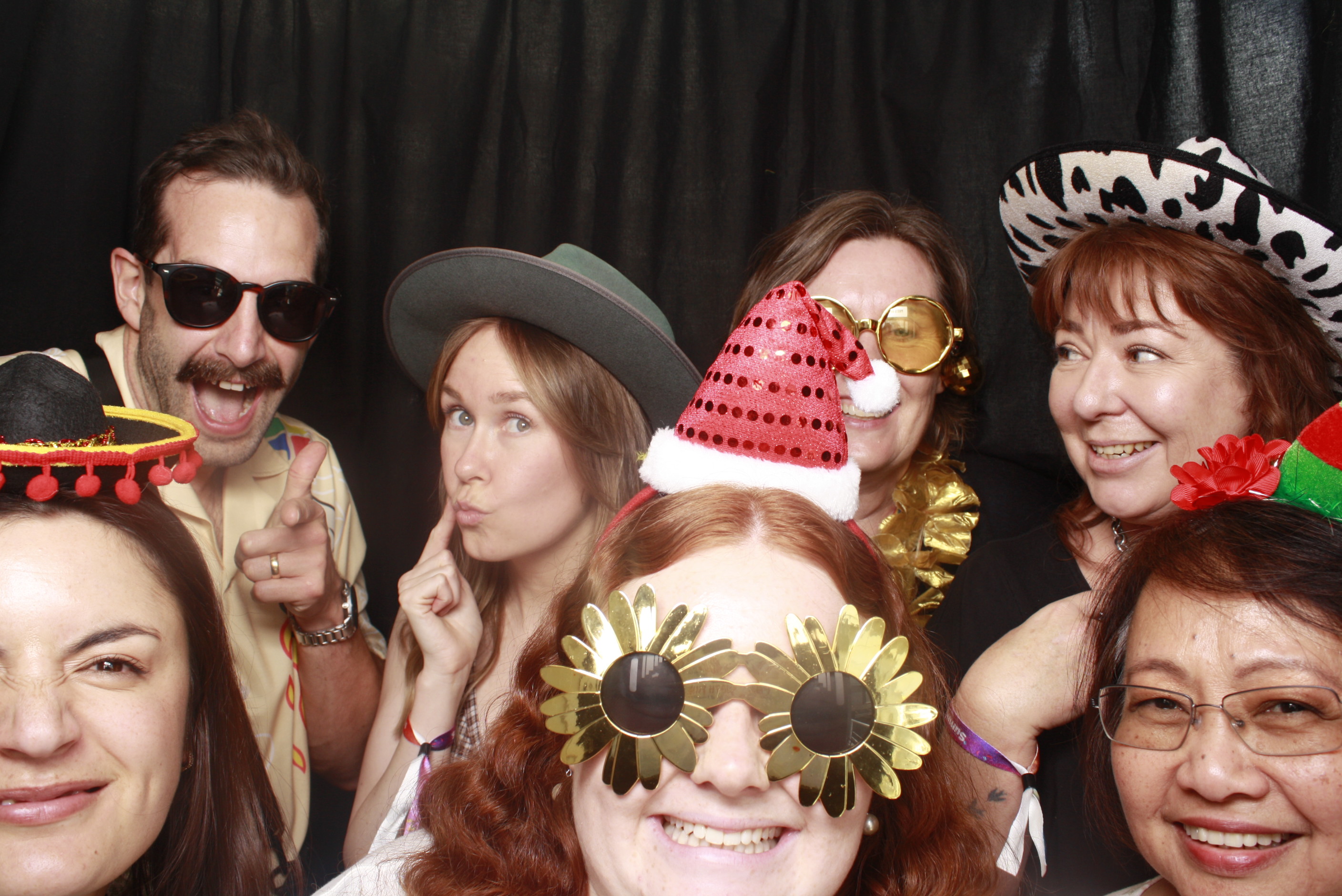 A Chorus Christmas 2024 | View more photos from the event at wgtngallery.classicphotobooths.co.nz/u/wgtncpbgallery/A-Chorus-Christmas-2024