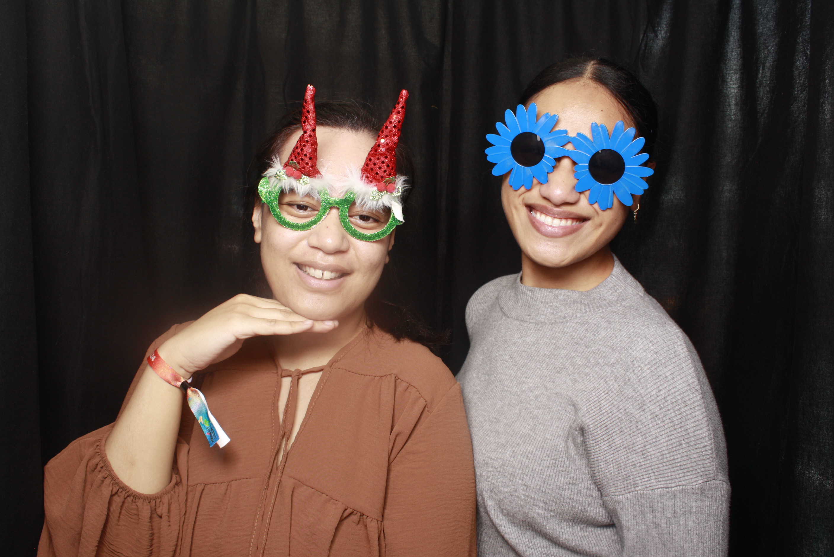 A Chorus Christmas 2024 | View more photos from the event at wgtngallery.classicphotobooths.co.nz/u/wgtncpbgallery/A-Chorus-Christmas-2024