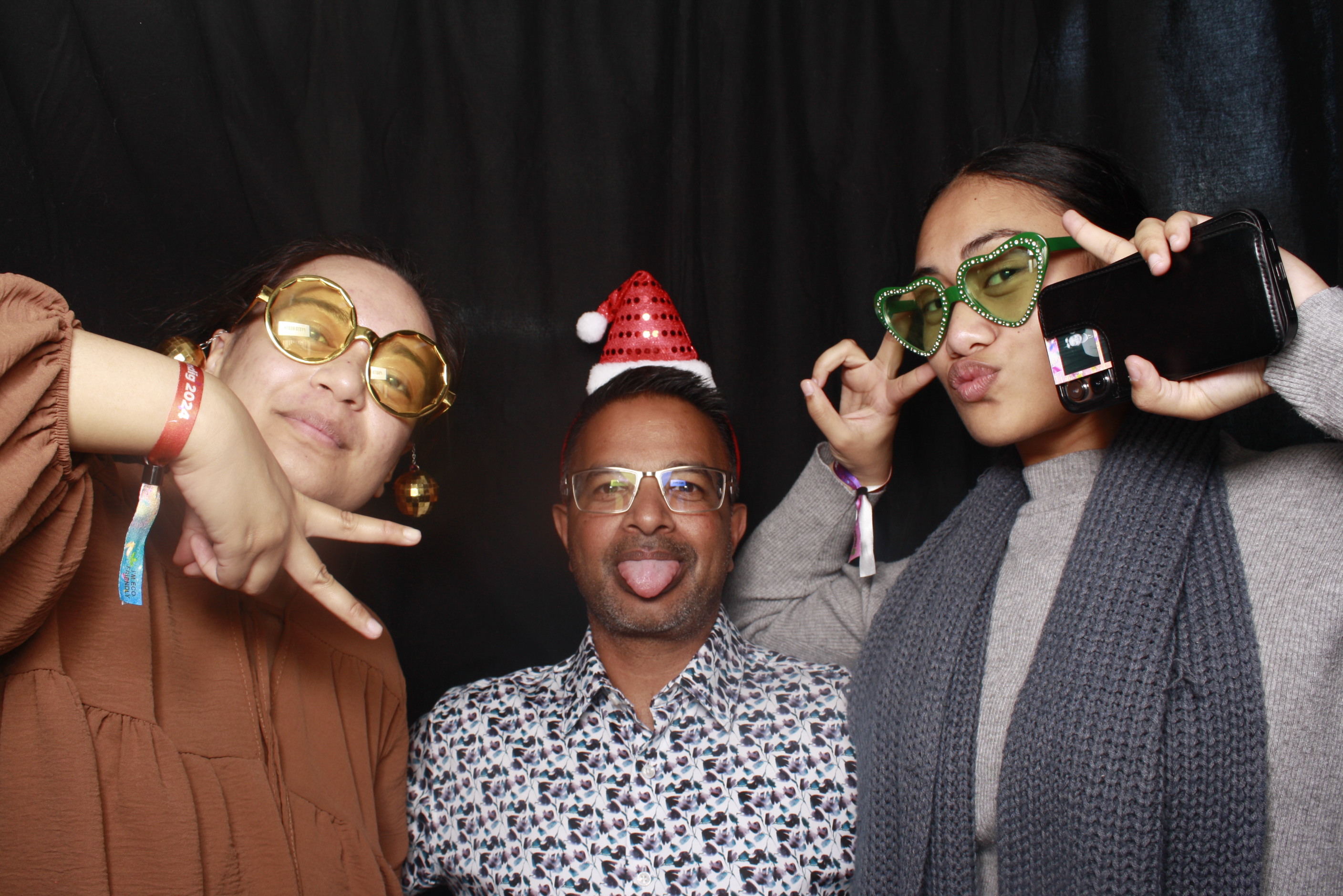 A Chorus Christmas 2024 | View more photos from the event at wgtngallery.classicphotobooths.co.nz/u/wgtncpbgallery/A-Chorus-Christmas-2024