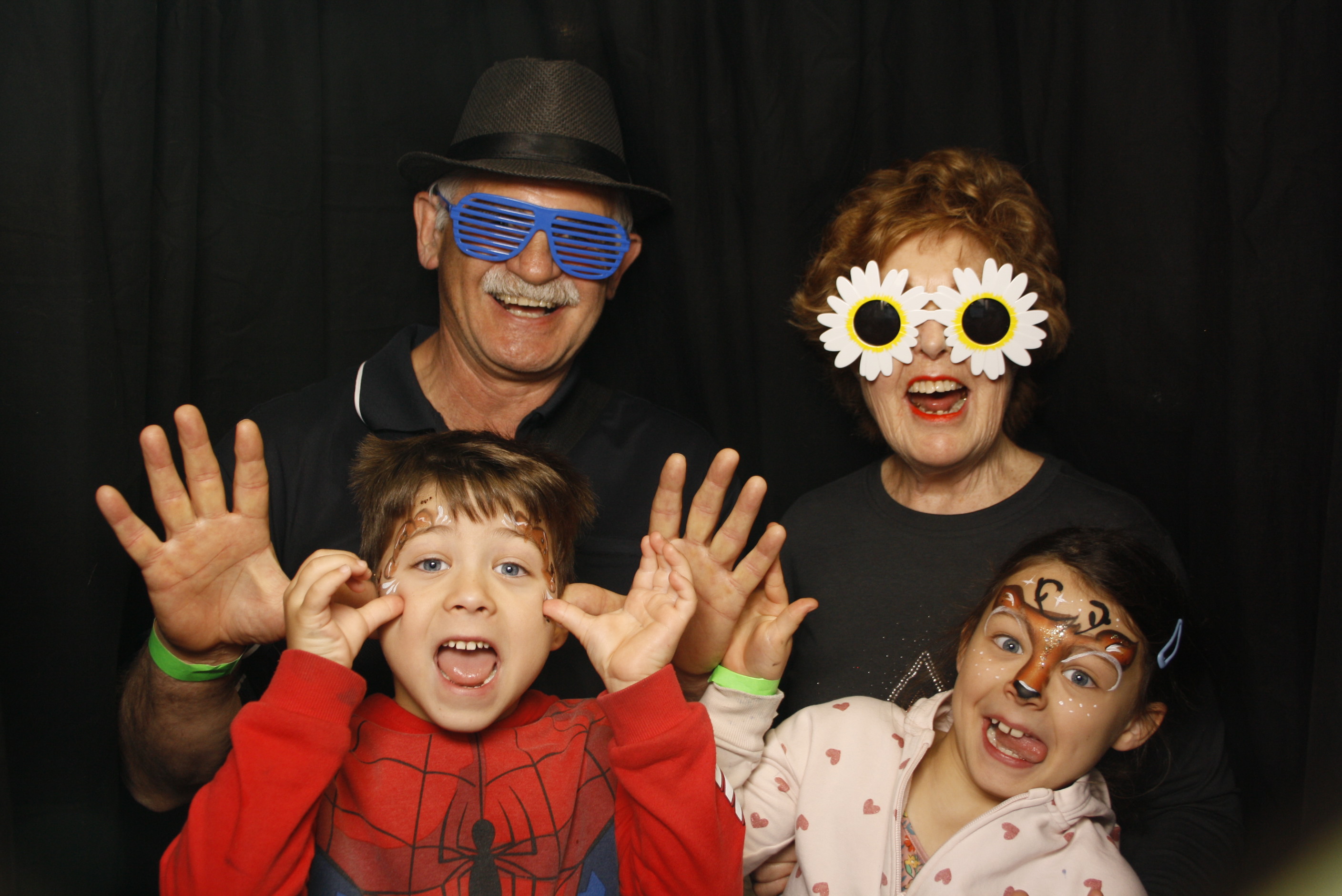 CentrePort Kids Christmas Party 2024 | View more photos from the event at wgtngallery.classicphotobooths.co.nz/u/wgtncpbgallery/CentrePort-Kids-Christmas-Party-2024