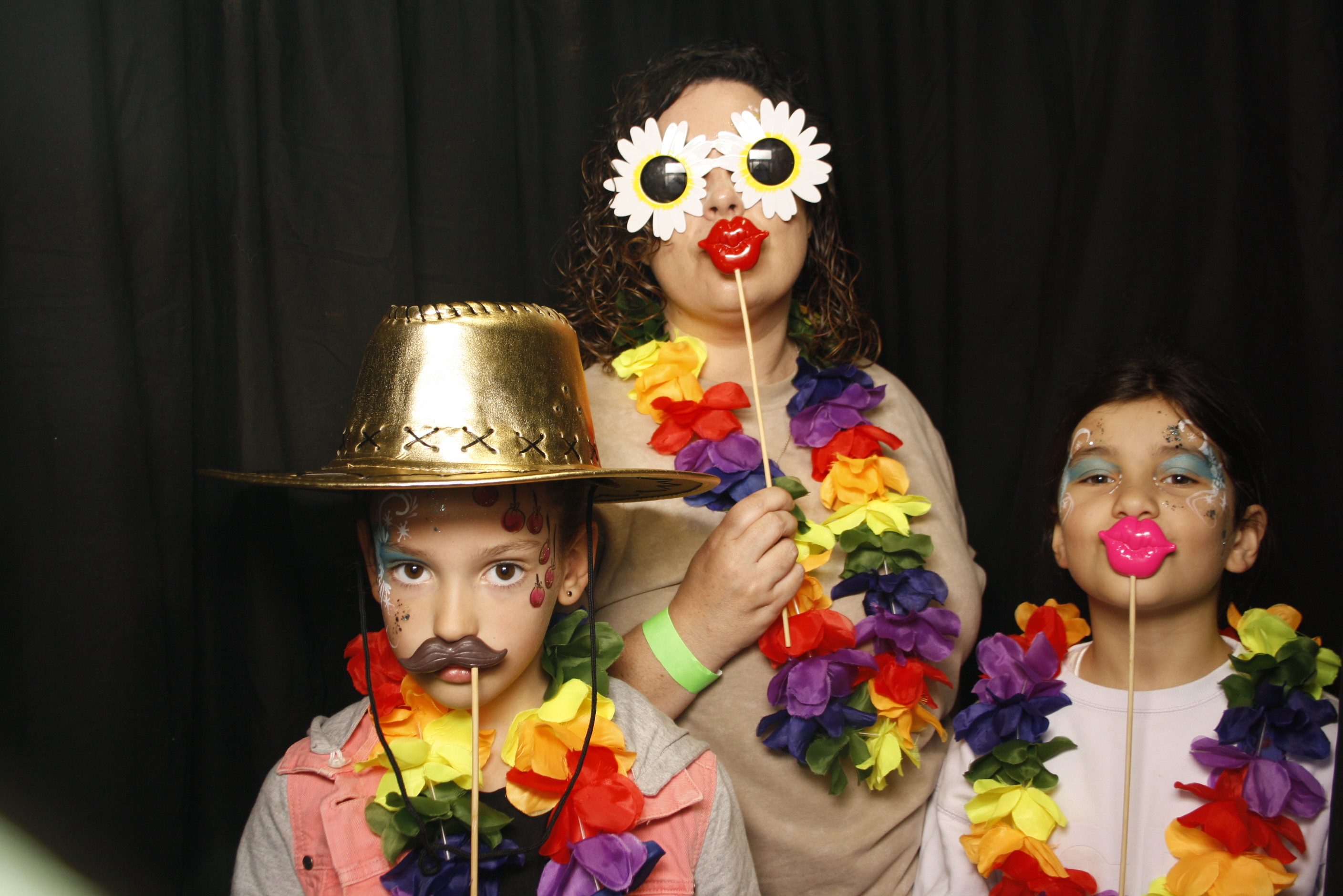 CentrePort Kids Christmas Party 2024 | View more photos from the event at wgtngallery.classicphotobooths.co.nz/u/wgtncpbgallery/CentrePort-Kids-Christmas-Party-2024