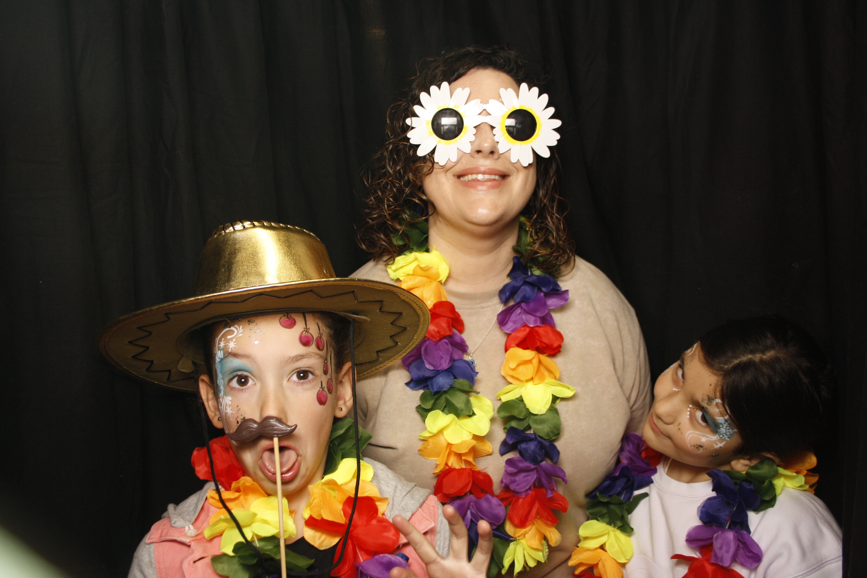 CentrePort Kids Christmas Party 2024 | View more photos from the event at wgtngallery.classicphotobooths.co.nz/u/wgtncpbgallery/CentrePort-Kids-Christmas-Party-2024