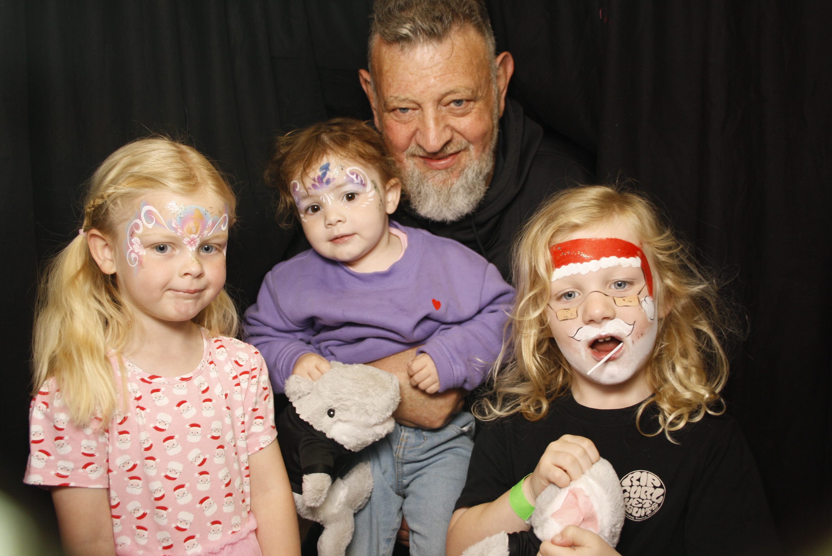 CentrePort Kids Christmas Party 2024 | View more photos from the event at wgtngallery.classicphotobooths.co.nz/u/wgtncpbgallery/CentrePort-Kids-Christmas-Party-2024