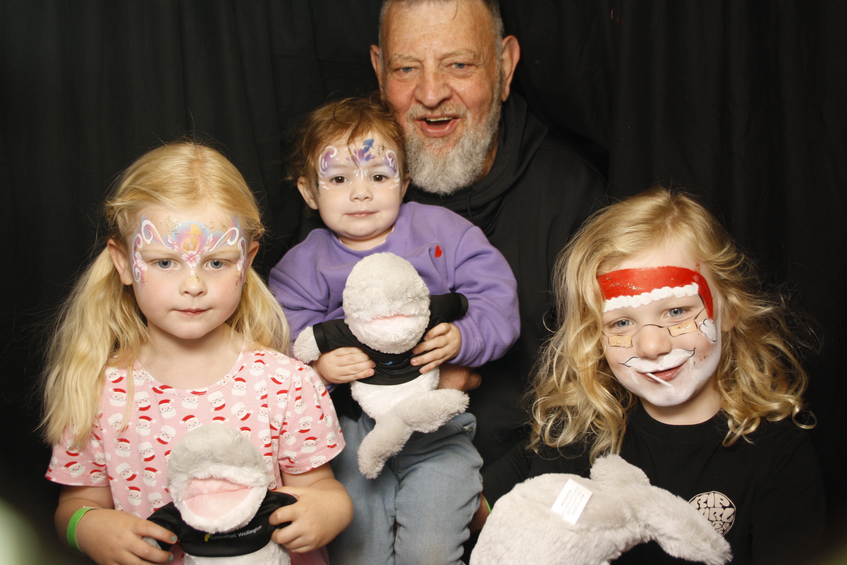 CentrePort Kids Christmas Party 2024 | View more photos from the event at wgtngallery.classicphotobooths.co.nz/u/wgtncpbgallery/CentrePort-Kids-Christmas-Party-2024