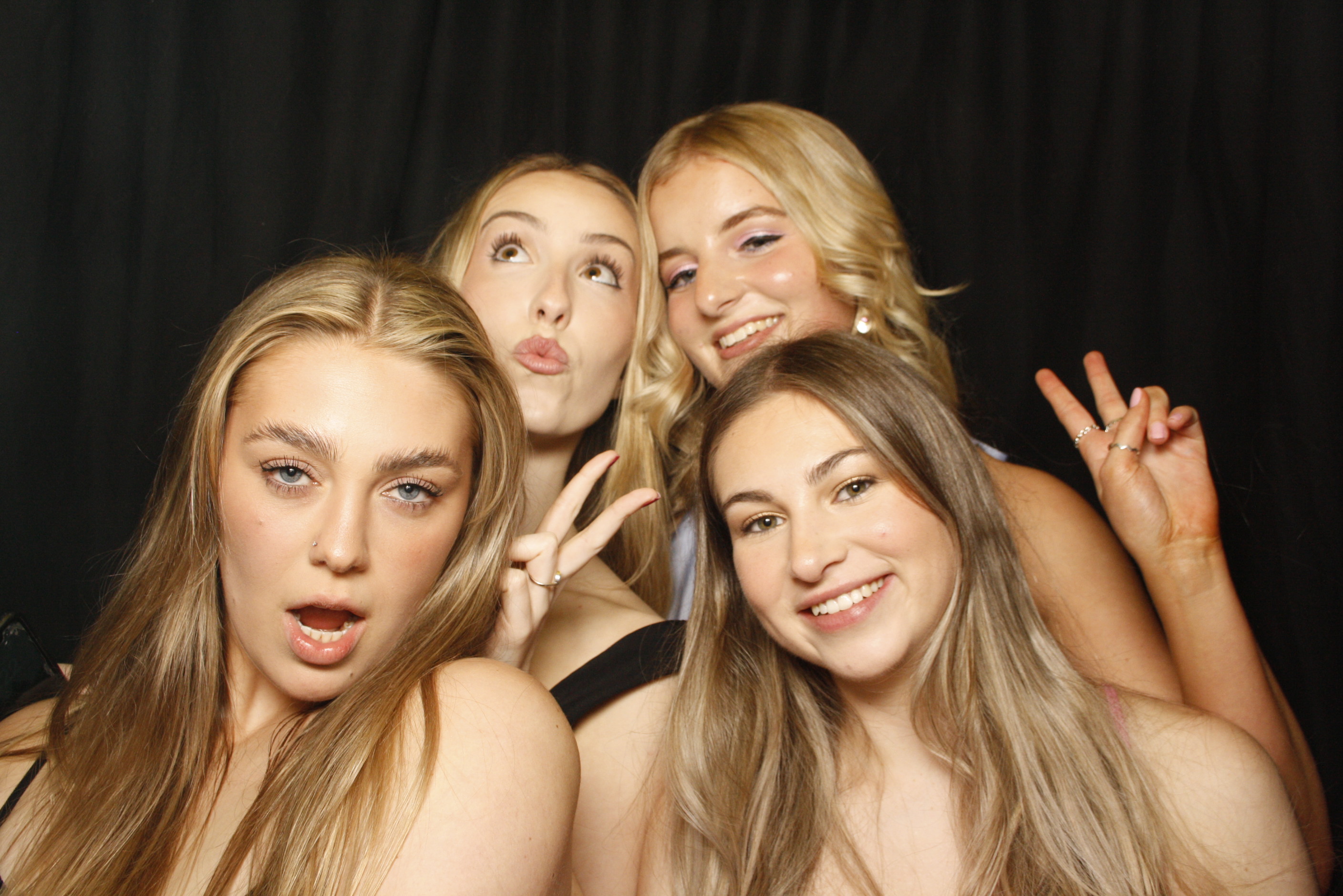 Freya's 21st ... 2024 | View more photos from the event at wgtngallery.classicphotobooths.co.nz/u/wgtncpbgallery/Freyas-21st-2024