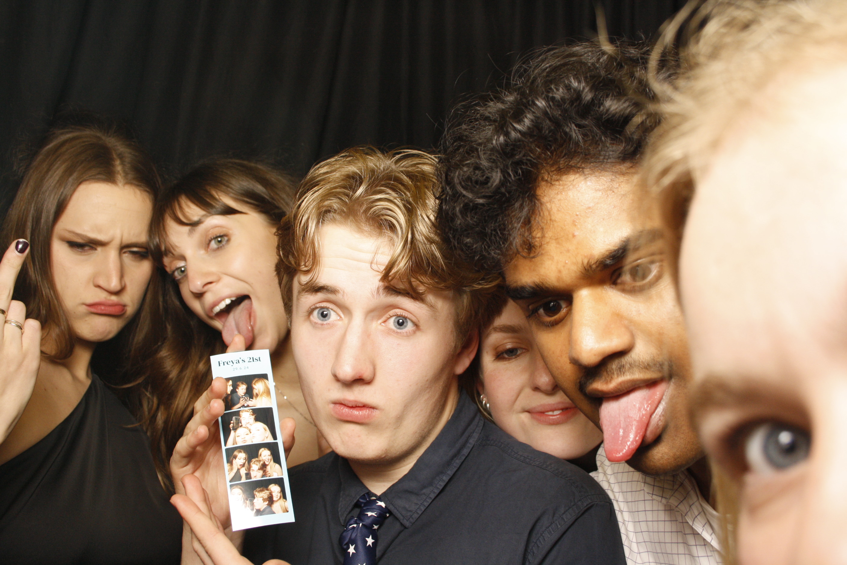 Freya's 21st ... 2024 | View more photos from the event at wgtngallery.classicphotobooths.co.nz/u/wgtncpbgallery/Freyas-21st-2024