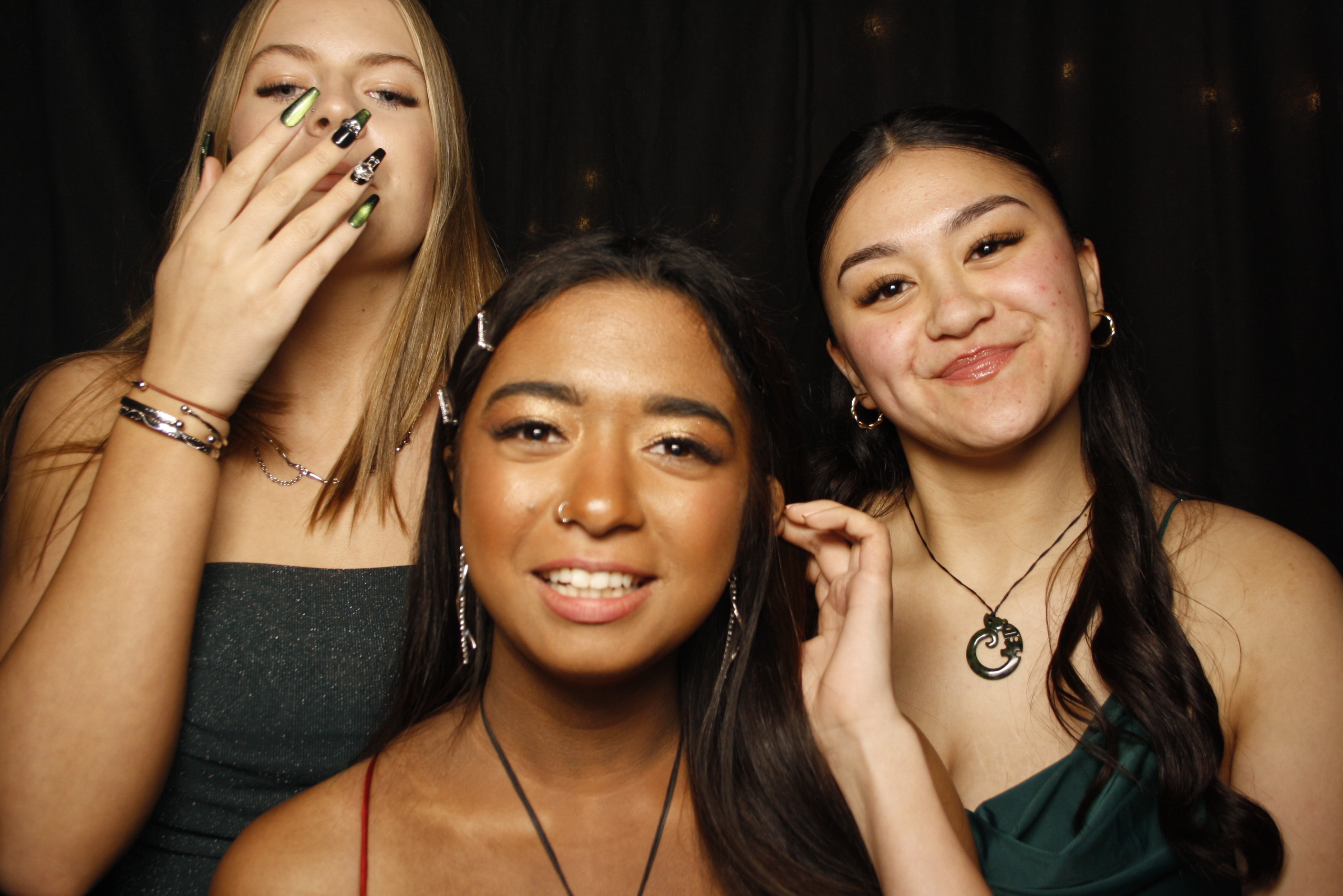 Kuranui College Ball | View more photos from the event at wgtngallery.classicphotobooths.co.nz/u/wgtncpbgallery/Kuranui-College-Ball