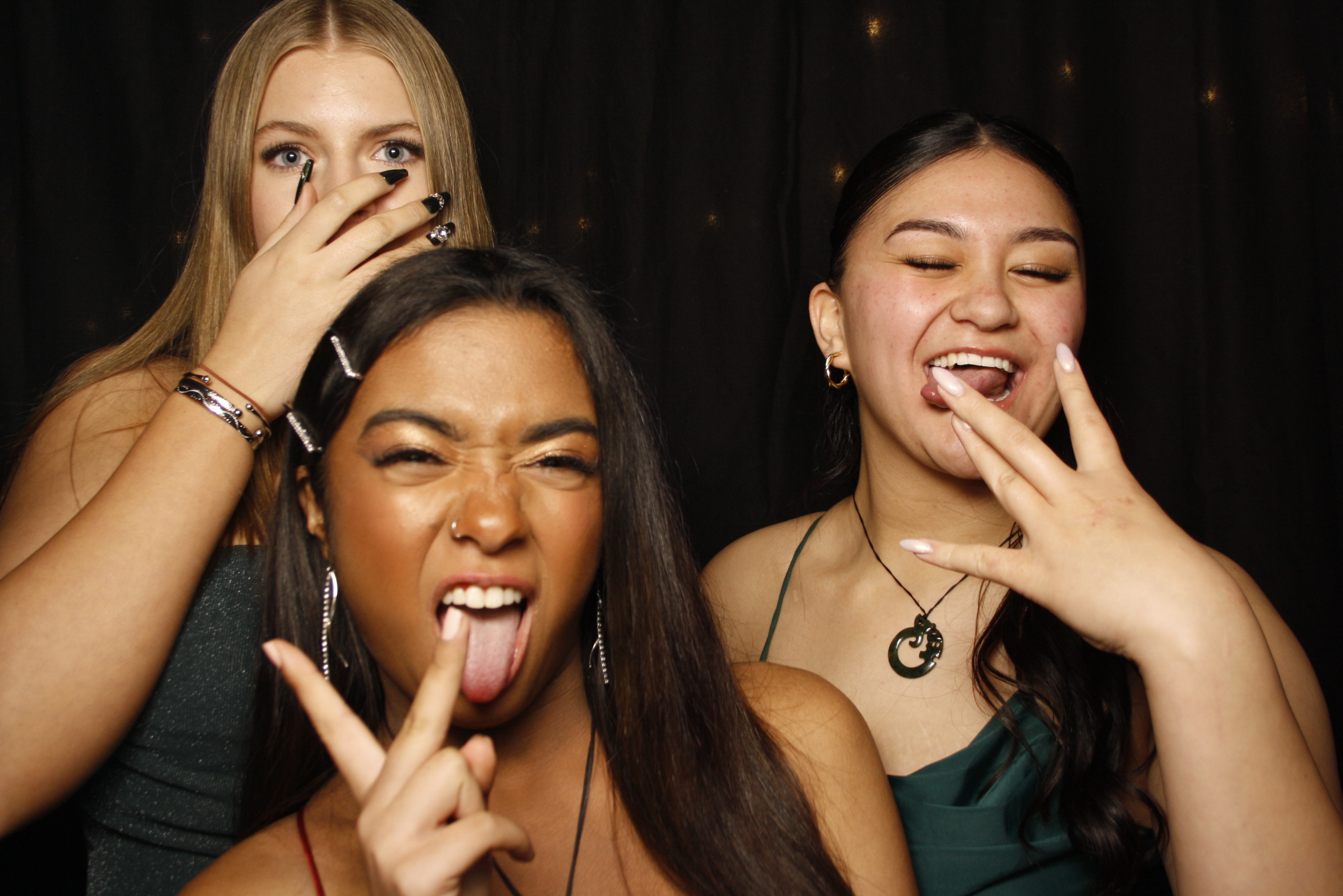 Kuranui College Ball | View more photos from the event at wgtngallery.classicphotobooths.co.nz/u/wgtncpbgallery/Kuranui-College-Ball