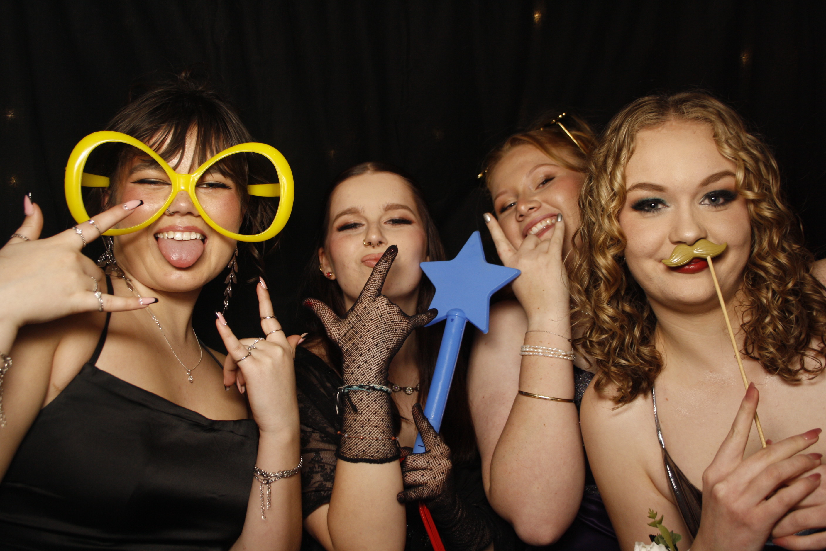 Kuranui College Ball | View more photos from the event at wgtngallery.classicphotobooths.co.nz/u/wgtncpbgallery/Kuranui-College-Ball