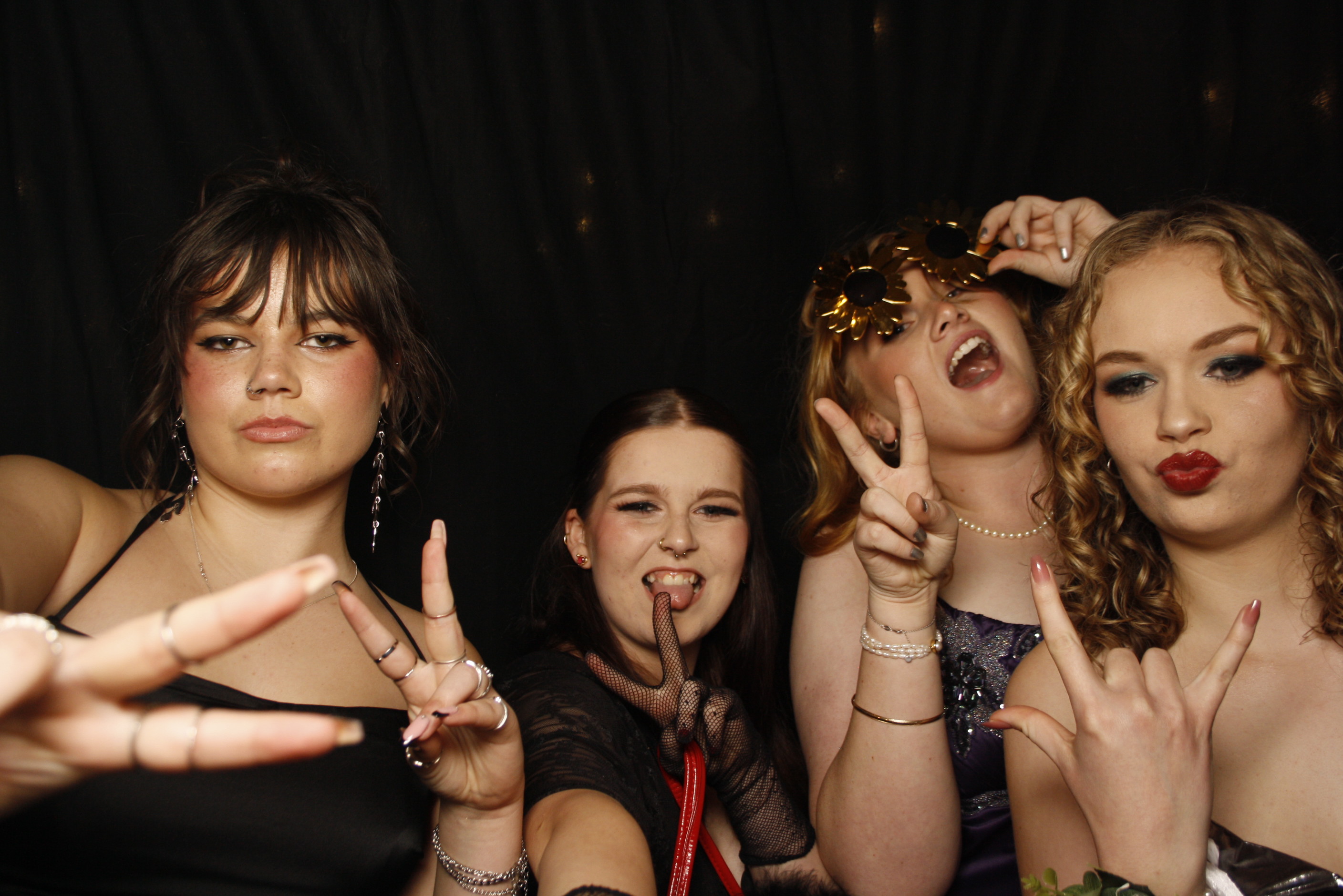 Kuranui College Ball | View more photos from the event at wgtngallery.classicphotobooths.co.nz/u/wgtncpbgallery/Kuranui-College-Ball