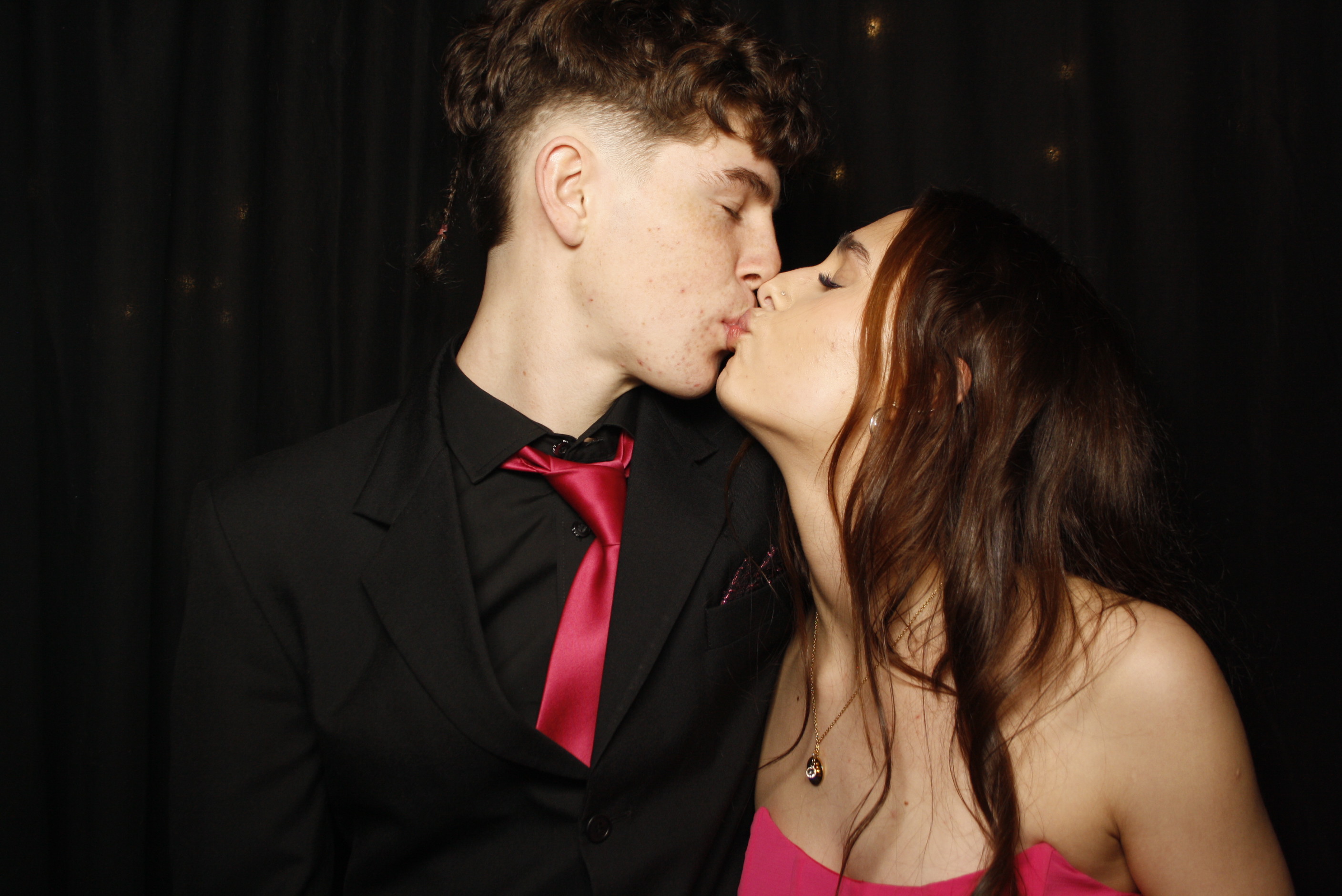 Kuranui College Ball | View more photos from the event at wgtngallery.classicphotobooths.co.nz/u/wgtncpbgallery/Kuranui-College-Ball