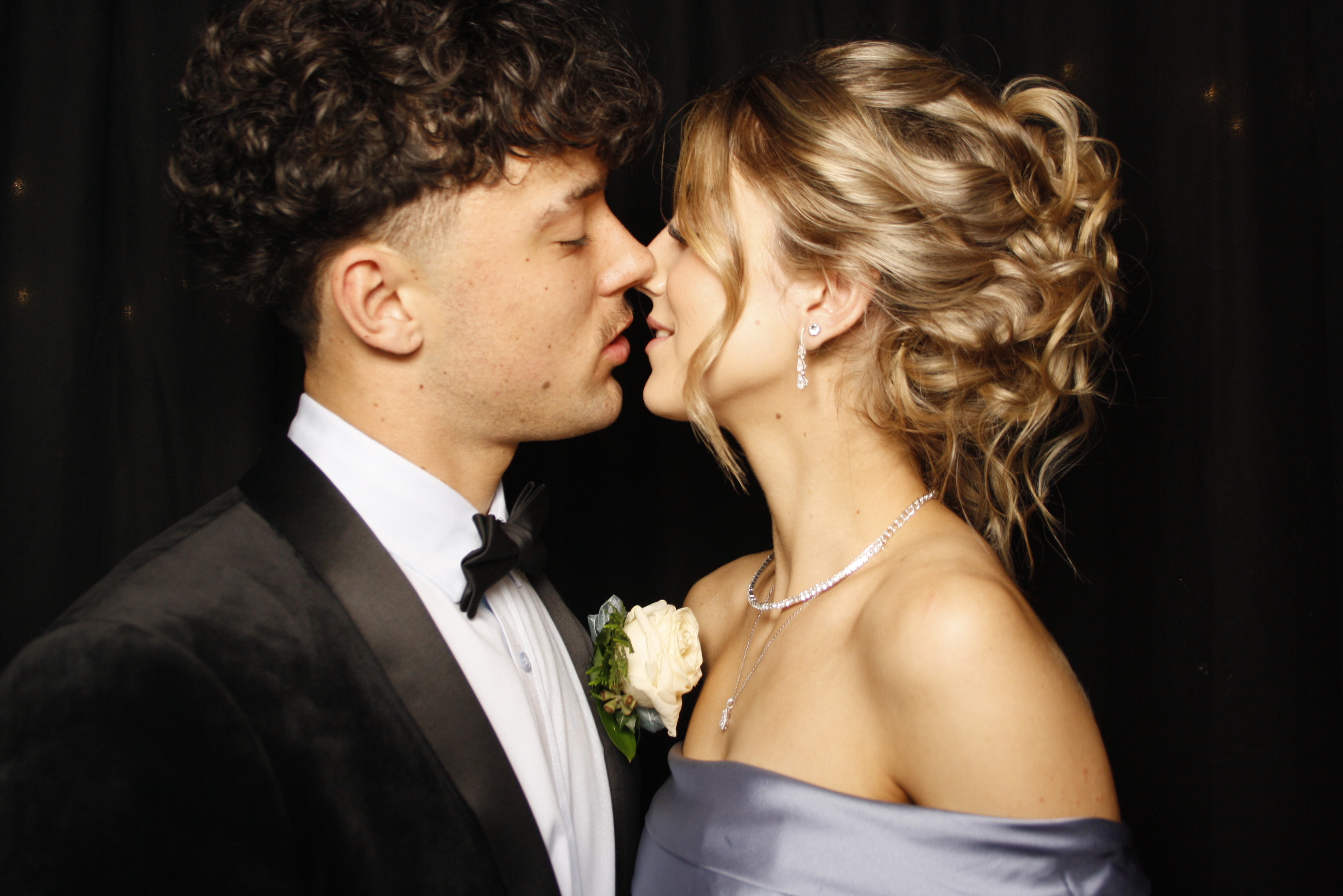 Kuranui College Ball | View more photos from the event at wgtngallery.classicphotobooths.co.nz/u/wgtncpbgallery/Kuranui-College-Ball