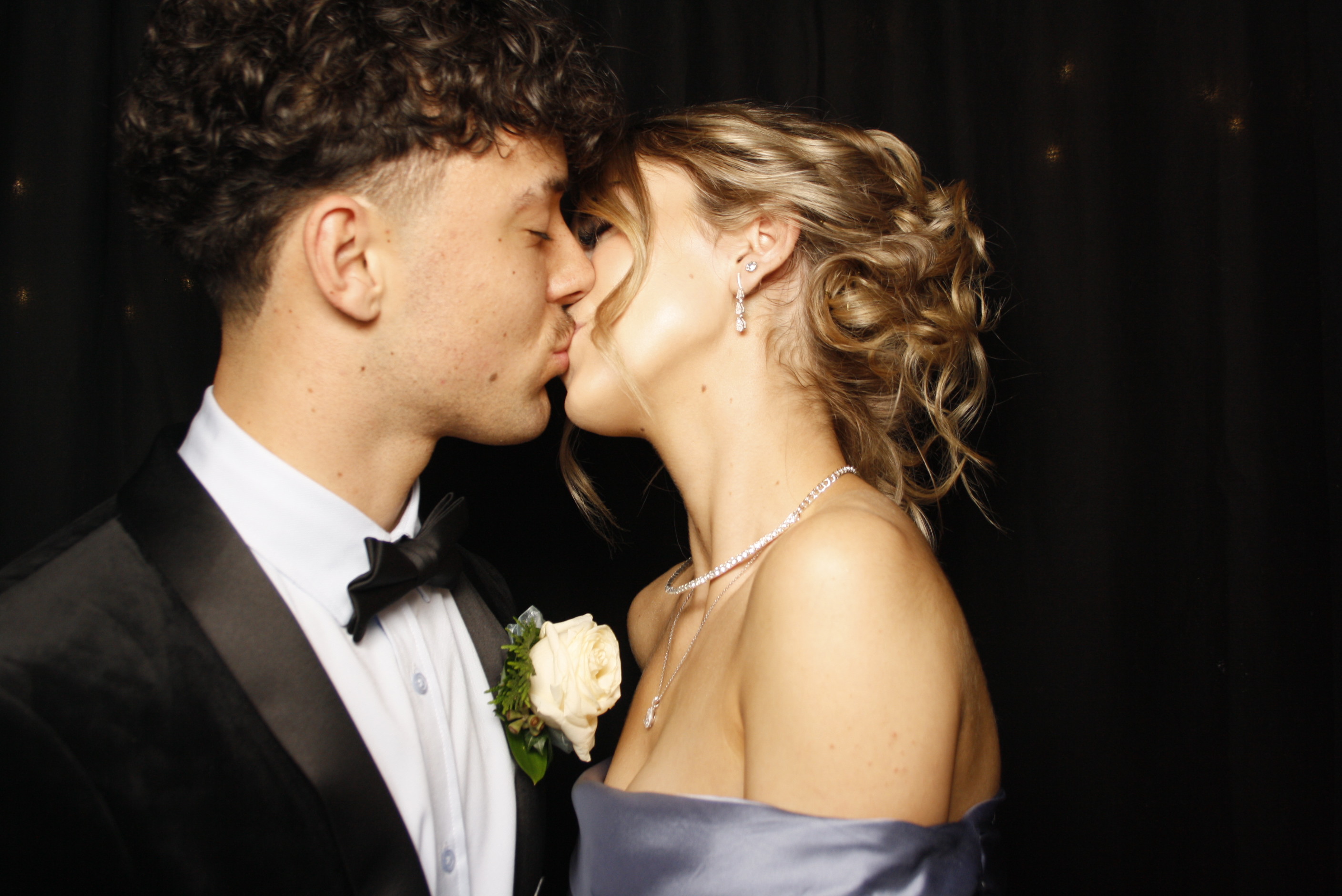 Kuranui College Ball | View more photos from the event at wgtngallery.classicphotobooths.co.nz/u/wgtncpbgallery/Kuranui-College-Ball