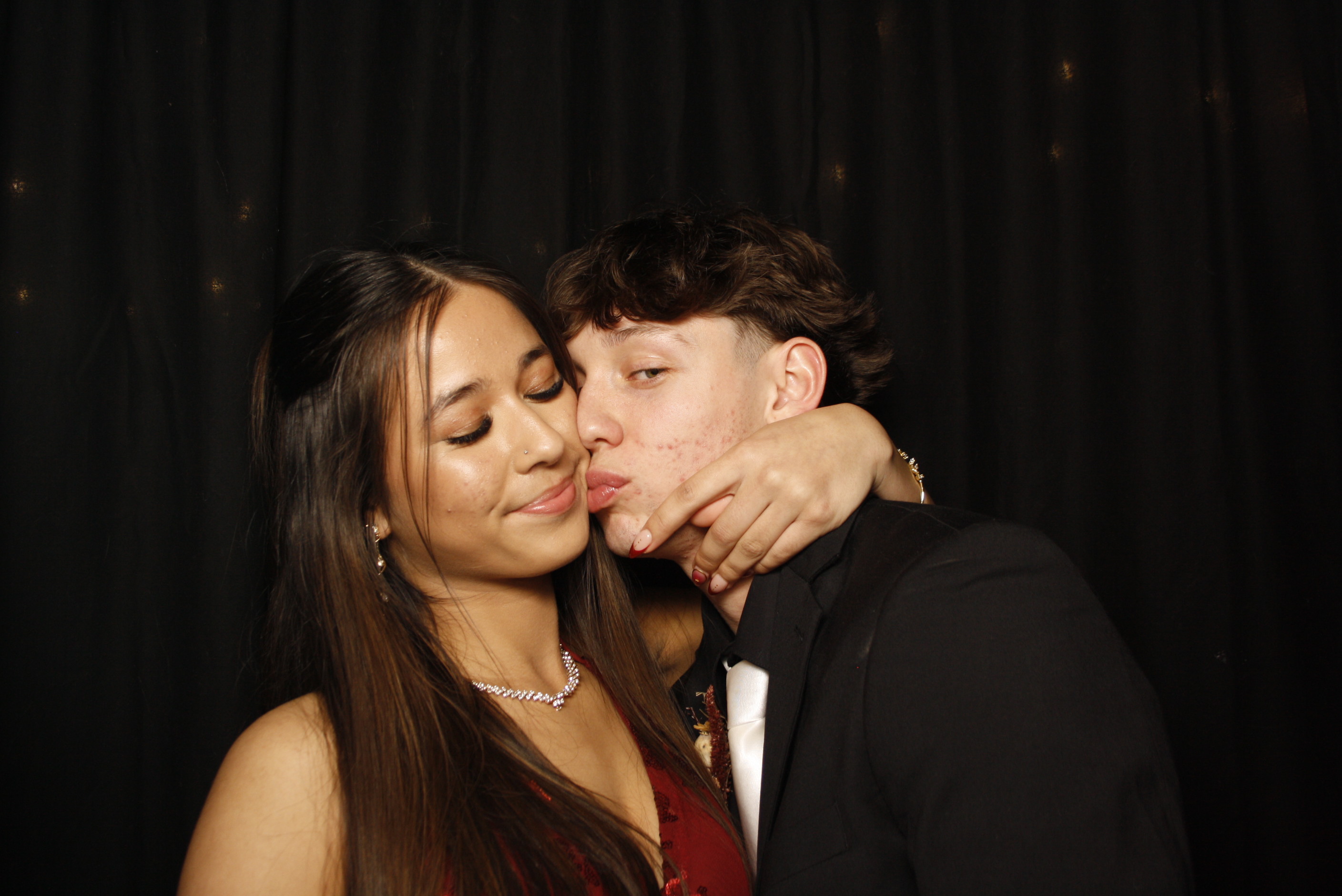 Kuranui College Ball | View more photos from the event at wgtngallery.classicphotobooths.co.nz/u/wgtncpbgallery/Kuranui-College-Ball