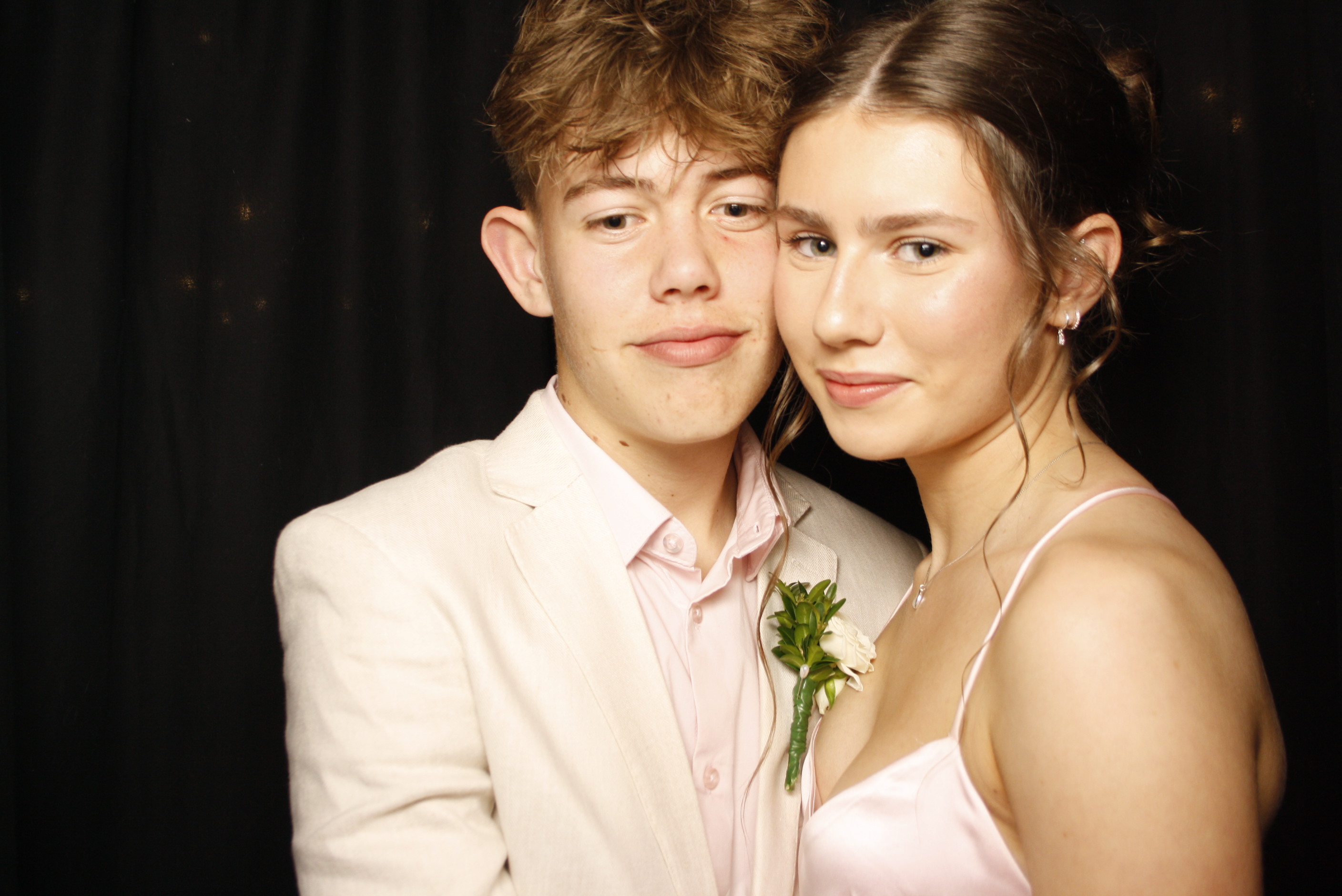 Kuranui College Ball | View more photos from the event at wgtngallery.classicphotobooths.co.nz/u/wgtncpbgallery/Kuranui-College-Ball