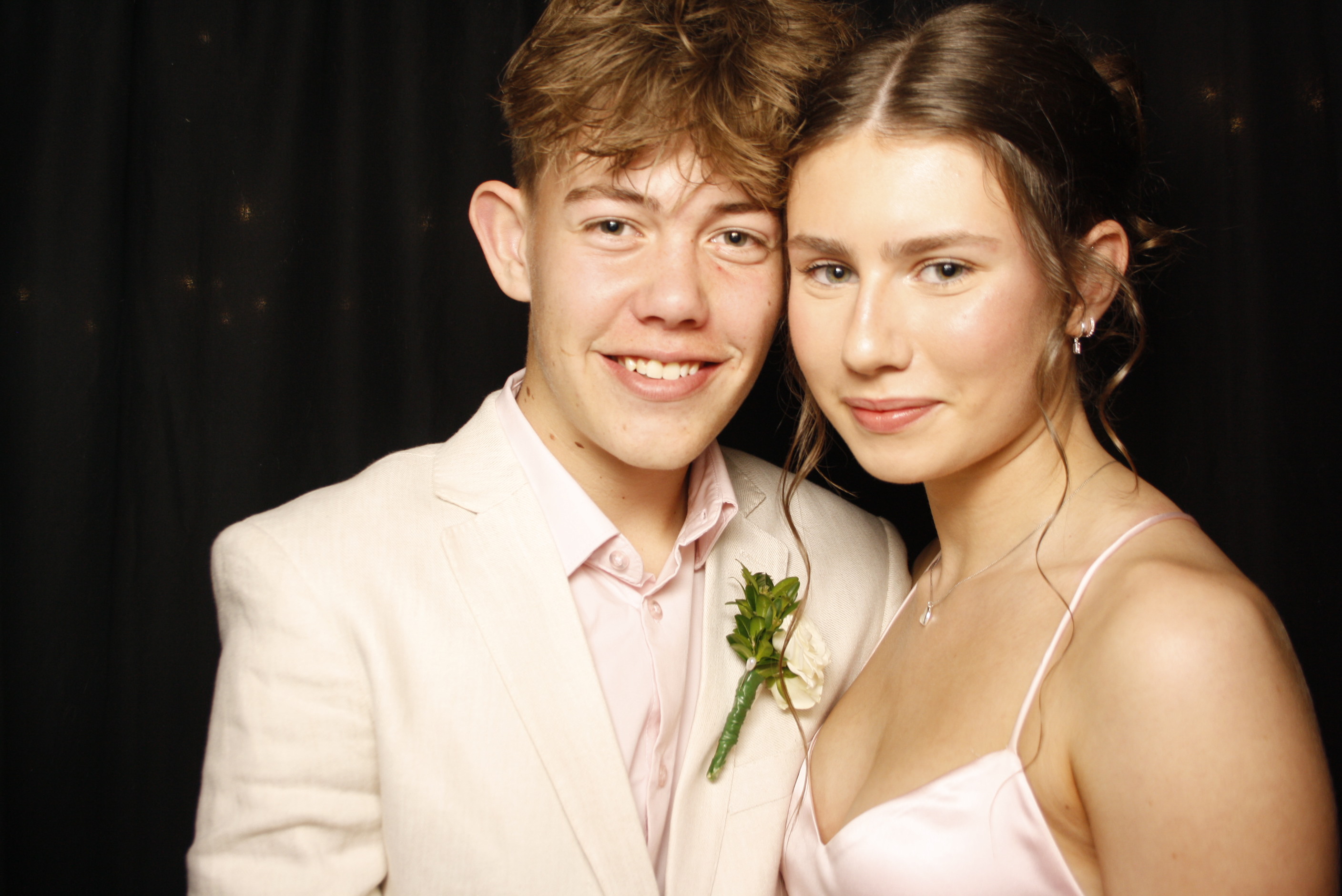 Kuranui College Ball | View more photos from the event at wgtngallery.classicphotobooths.co.nz/u/wgtncpbgallery/Kuranui-College-Ball