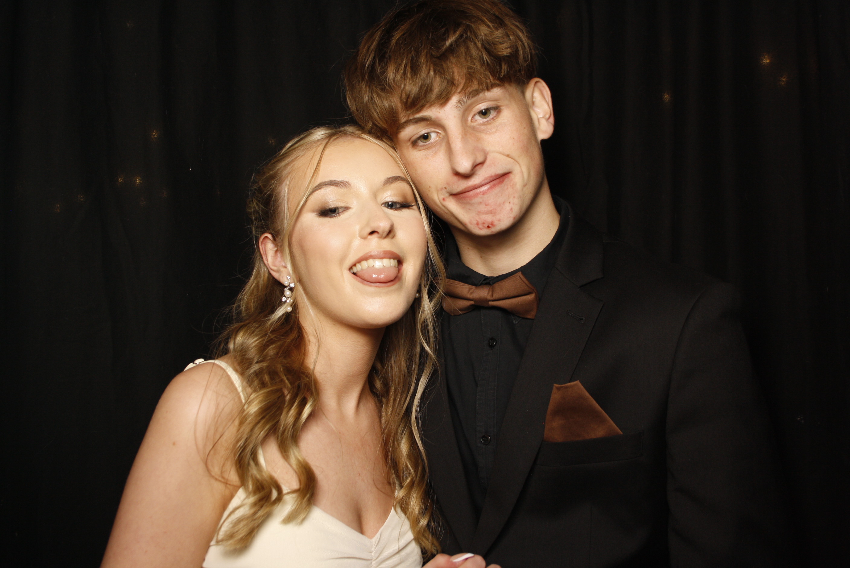 Kuranui College Ball | View more photos from the event at wgtngallery.classicphotobooths.co.nz/u/wgtncpbgallery/Kuranui-College-Ball