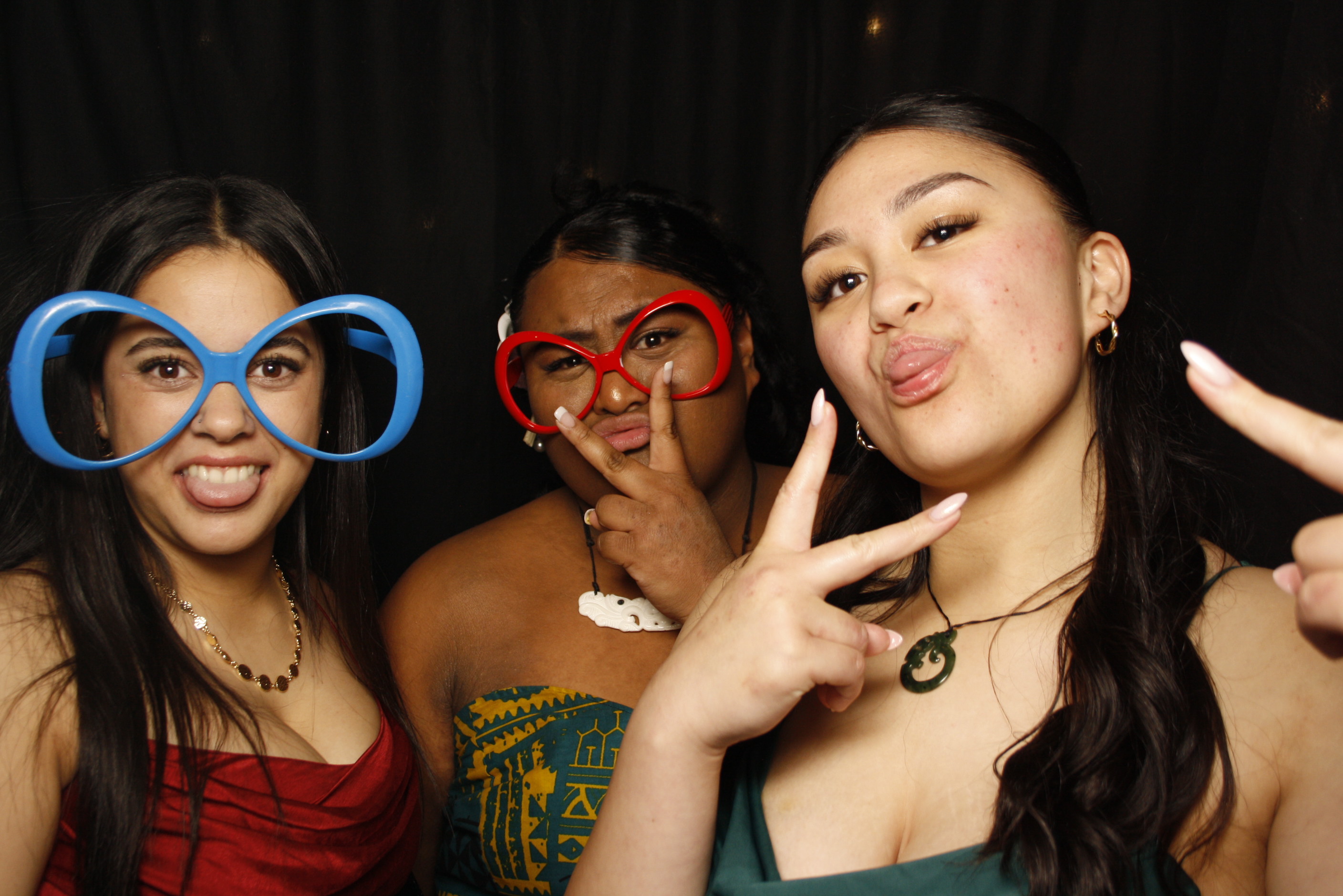 Kuranui College Ball | View more photos from the event at wgtngallery.classicphotobooths.co.nz/u/wgtncpbgallery/Kuranui-College-Ball