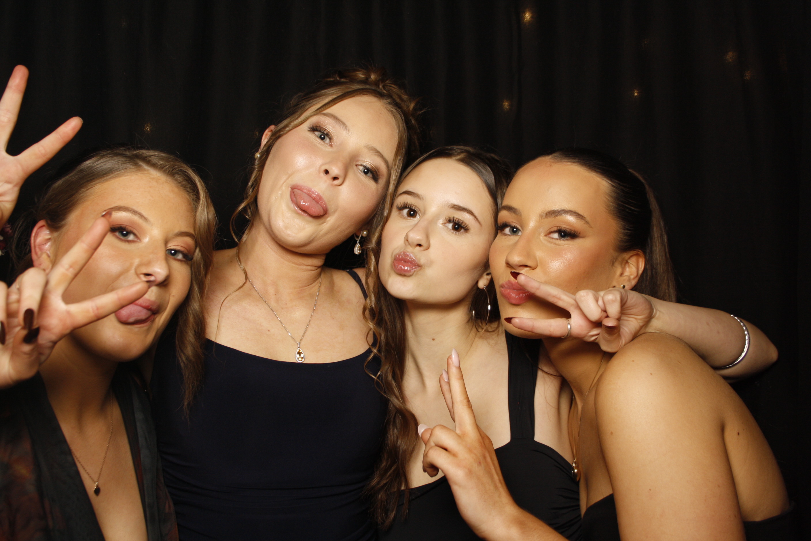 Kuranui College Ball | View more photos from the event at wgtngallery.classicphotobooths.co.nz/u/wgtncpbgallery/Kuranui-College-Ball