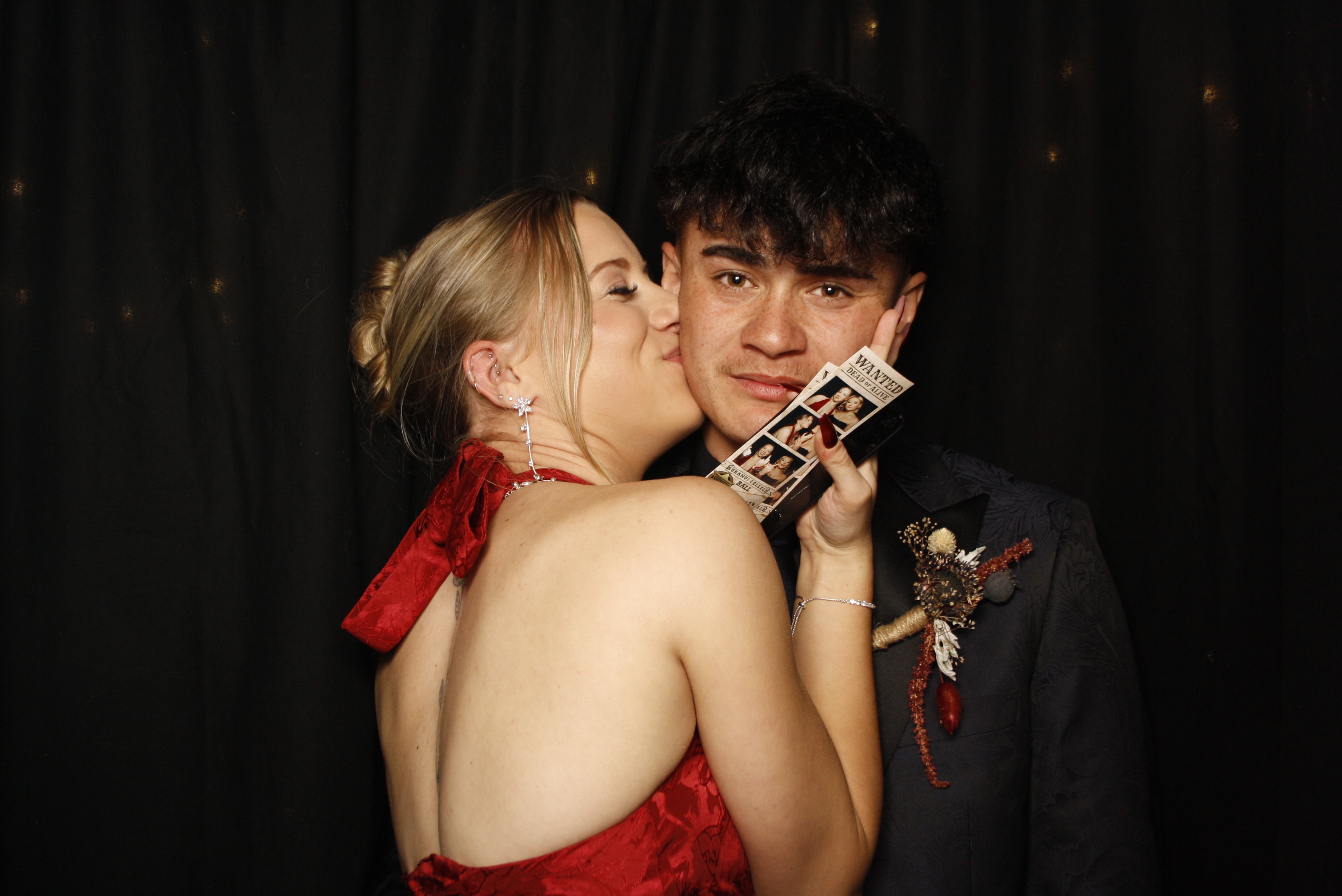 Kuranui College Ball | View more photos from the event at wgtngallery.classicphotobooths.co.nz/u/wgtncpbgallery/Kuranui-College-Ball