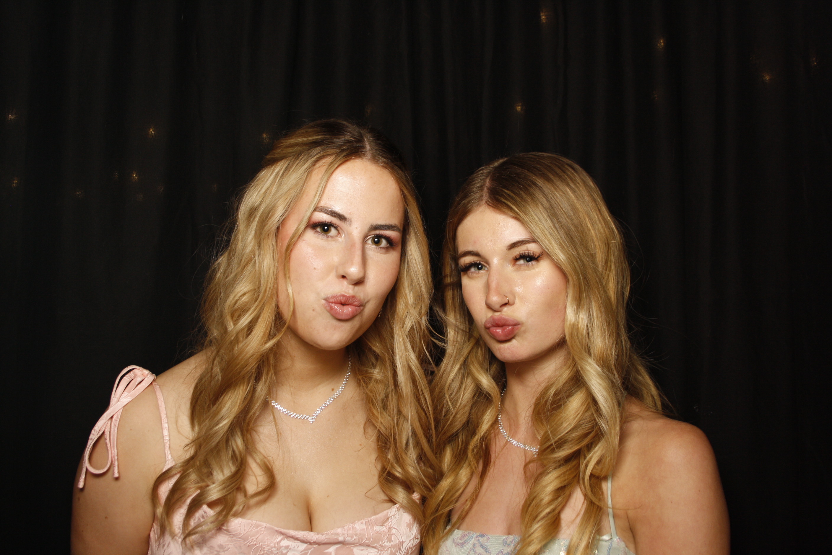 Kuranui College Ball | View more photos from the event at wgtngallery.classicphotobooths.co.nz/u/wgtncpbgallery/Kuranui-College-Ball