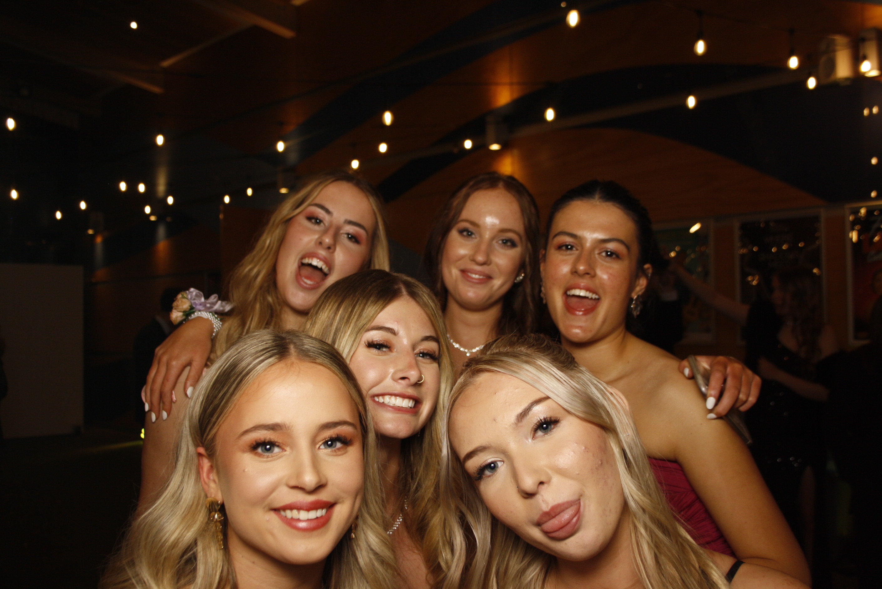 Kuranui College Ball | View more photos from the event at wgtngallery.classicphotobooths.co.nz/u/wgtncpbgallery/Kuranui-College-Ball