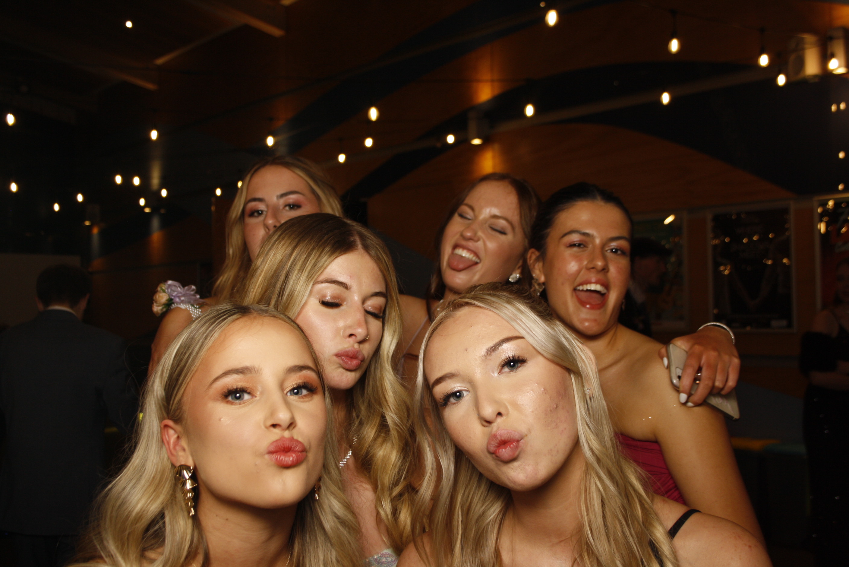 Kuranui College Ball | View more photos from the event at wgtngallery.classicphotobooths.co.nz/u/wgtncpbgallery/Kuranui-College-Ball