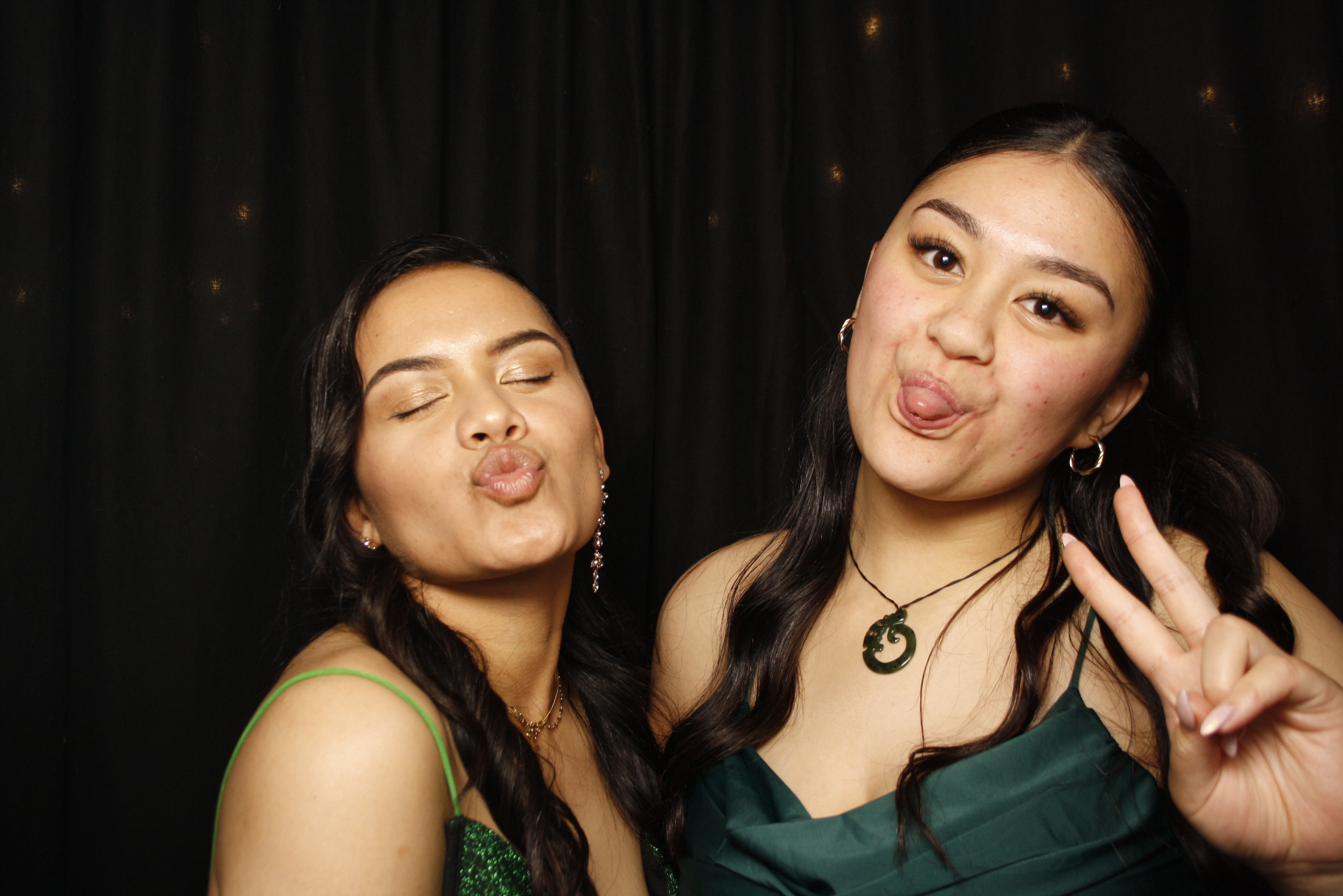 Kuranui College Ball | View more photos from the event at wgtngallery.classicphotobooths.co.nz/u/wgtncpbgallery/Kuranui-College-Ball