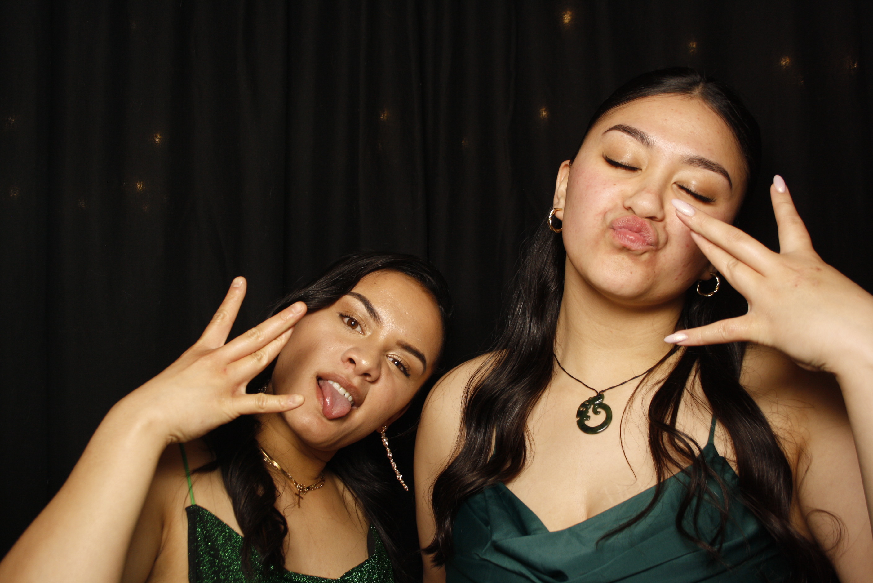 Kuranui College Ball | View more photos from the event at wgtngallery.classicphotobooths.co.nz/u/wgtncpbgallery/Kuranui-College-Ball