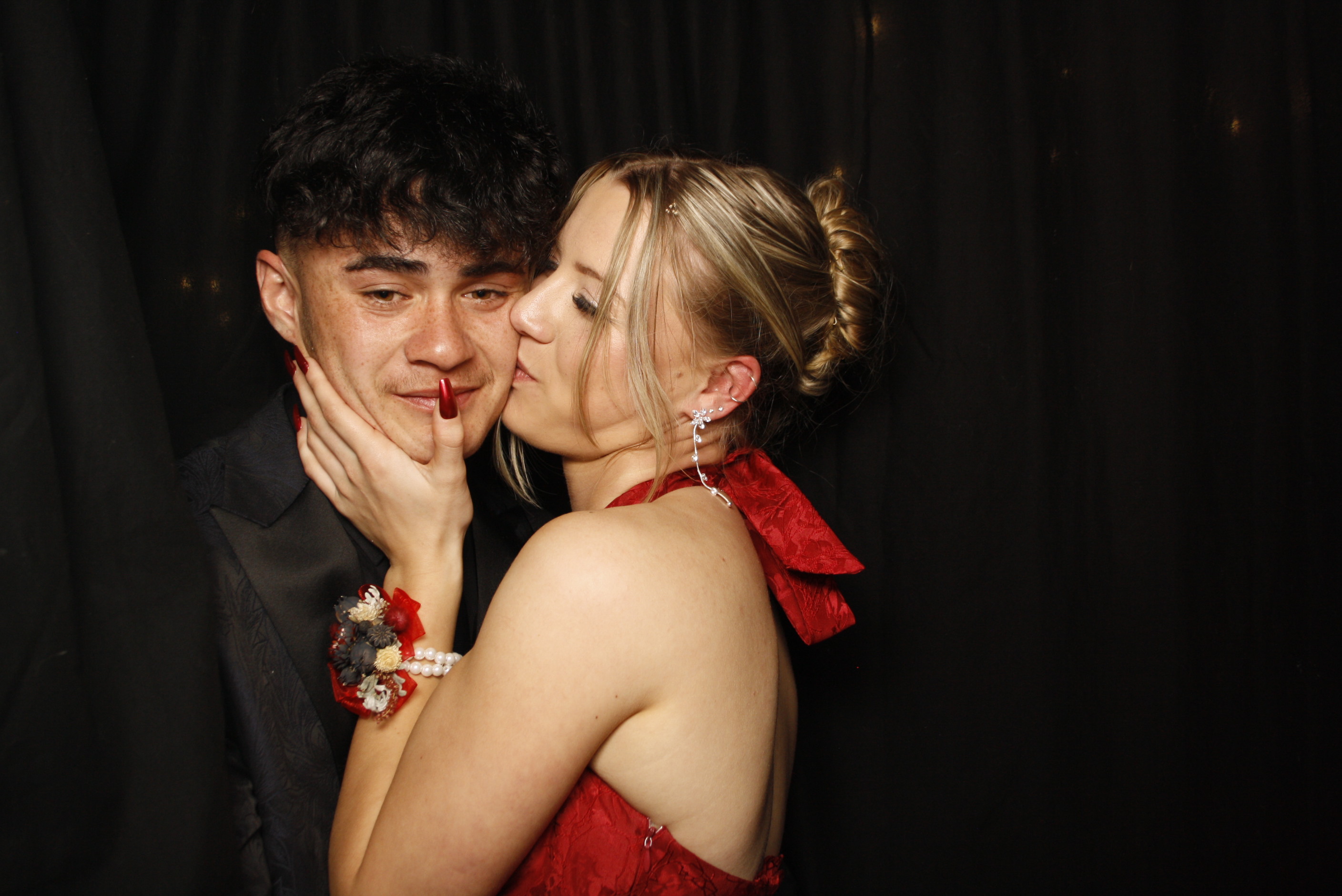 Kuranui College Ball | View more photos from the event at wgtngallery.classicphotobooths.co.nz/u/wgtncpbgallery/Kuranui-College-Ball