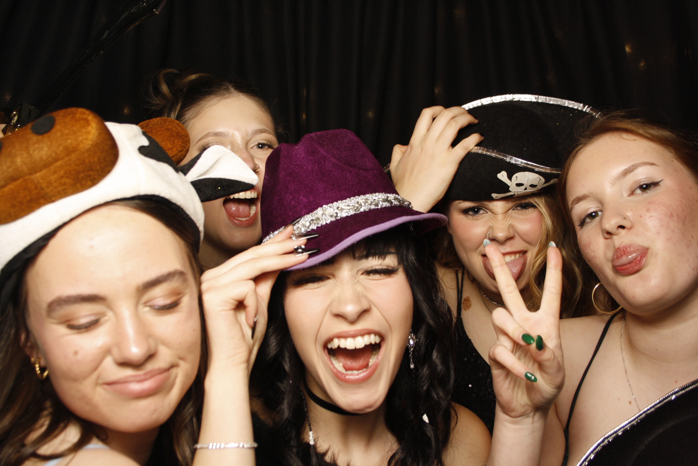 Kuranui College Ball | View more photos from the event at wgtngallery.classicphotobooths.co.nz/u/wgtncpbgallery/Kuranui-College-Ball