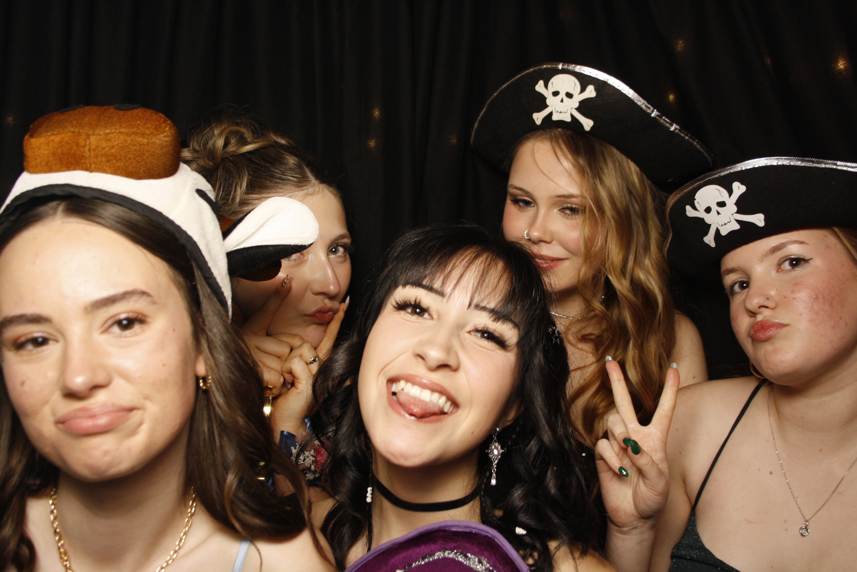 Kuranui College Ball | View more photos from the event at wgtngallery.classicphotobooths.co.nz/u/wgtncpbgallery/Kuranui-College-Ball