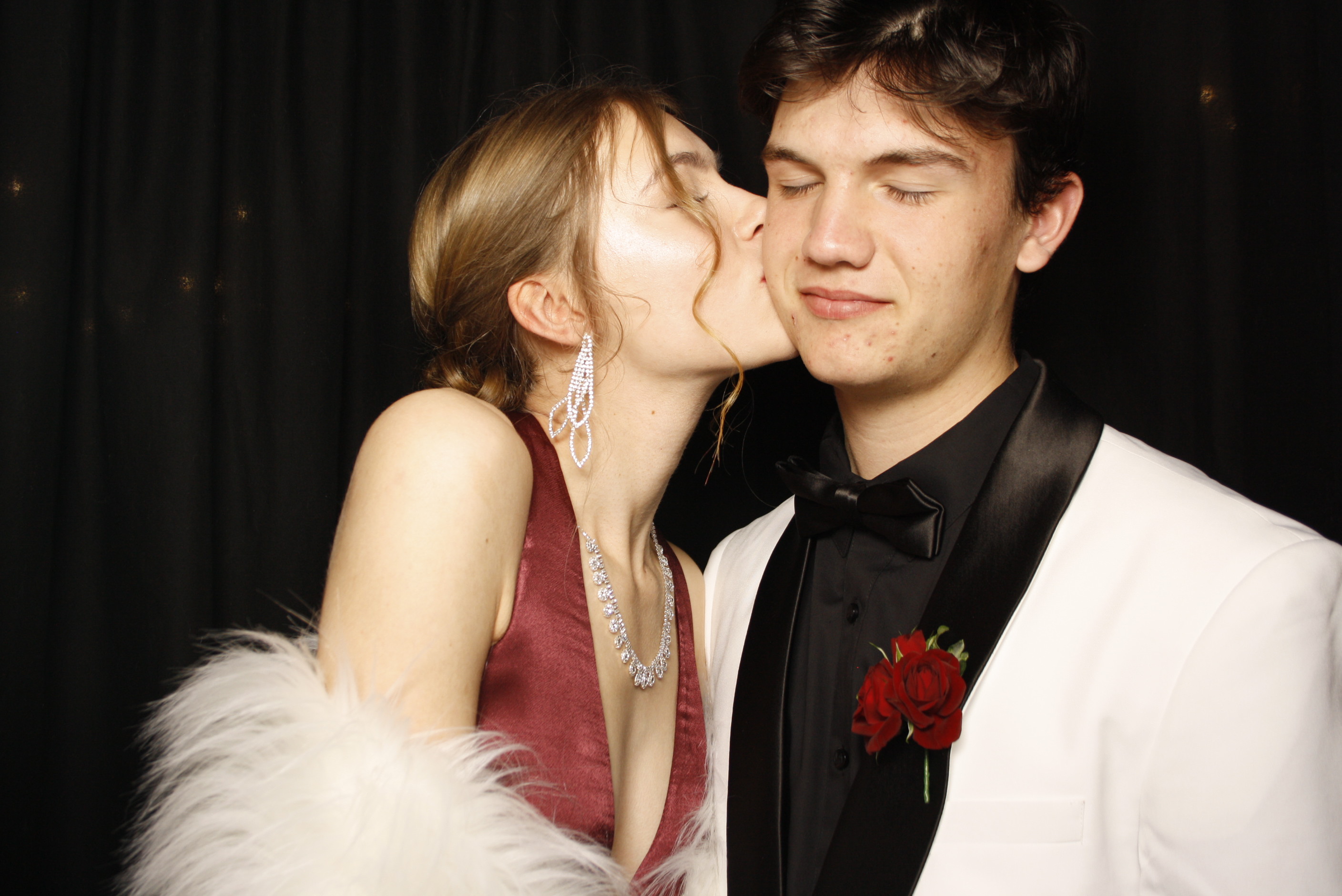 Kuranui College Ball | View more photos from the event at wgtngallery.classicphotobooths.co.nz/u/wgtncpbgallery/Kuranui-College-Ball