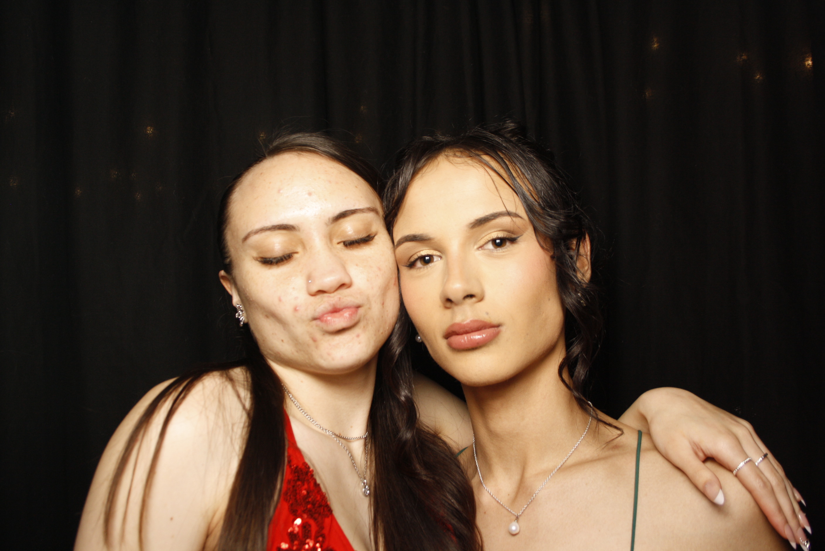 Kuranui College Ball | View more photos from the event at wgtngallery.classicphotobooths.co.nz/u/wgtncpbgallery/Kuranui-College-Ball