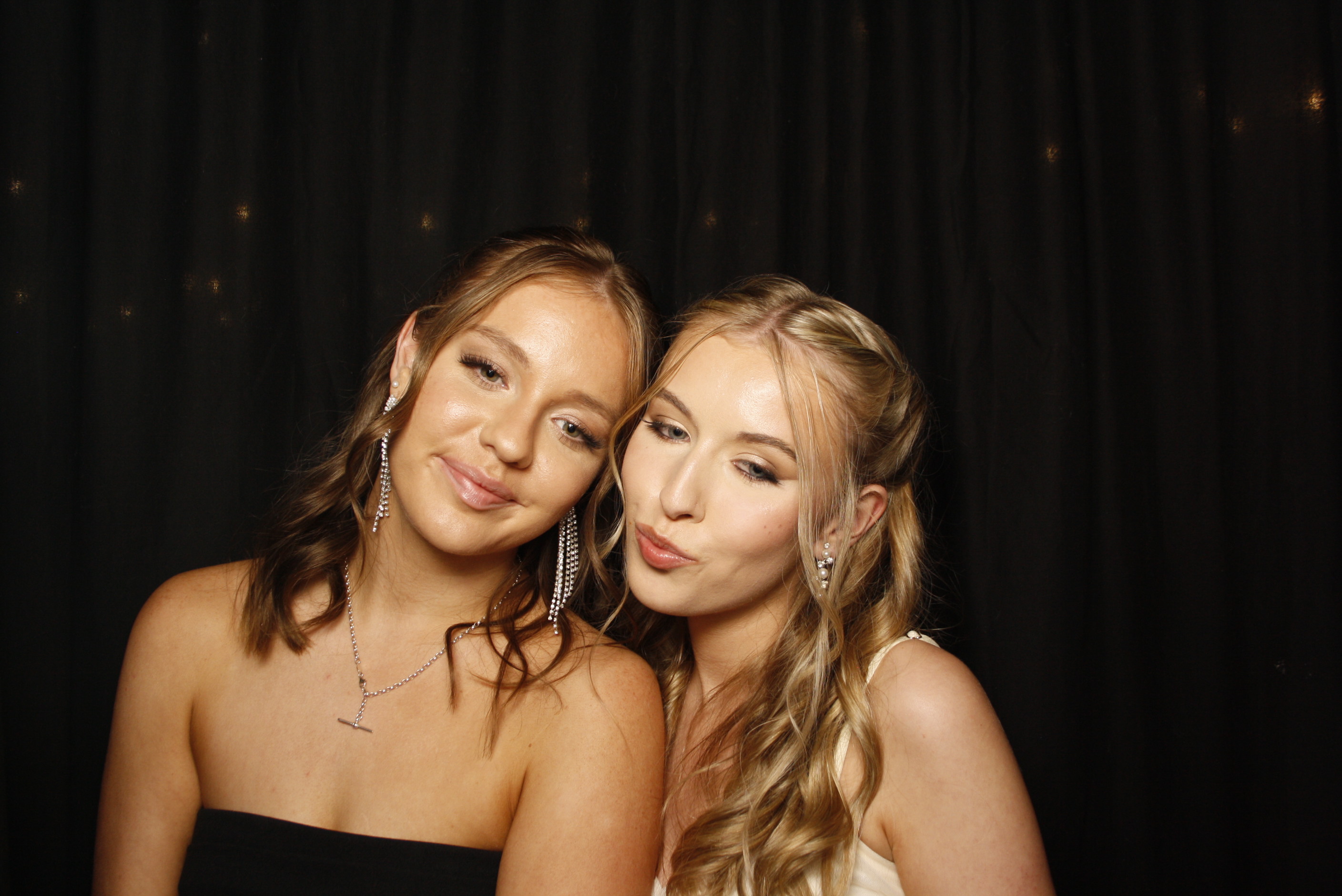 Kuranui College Ball | View more photos from the event at wgtngallery.classicphotobooths.co.nz/u/wgtncpbgallery/Kuranui-College-Ball