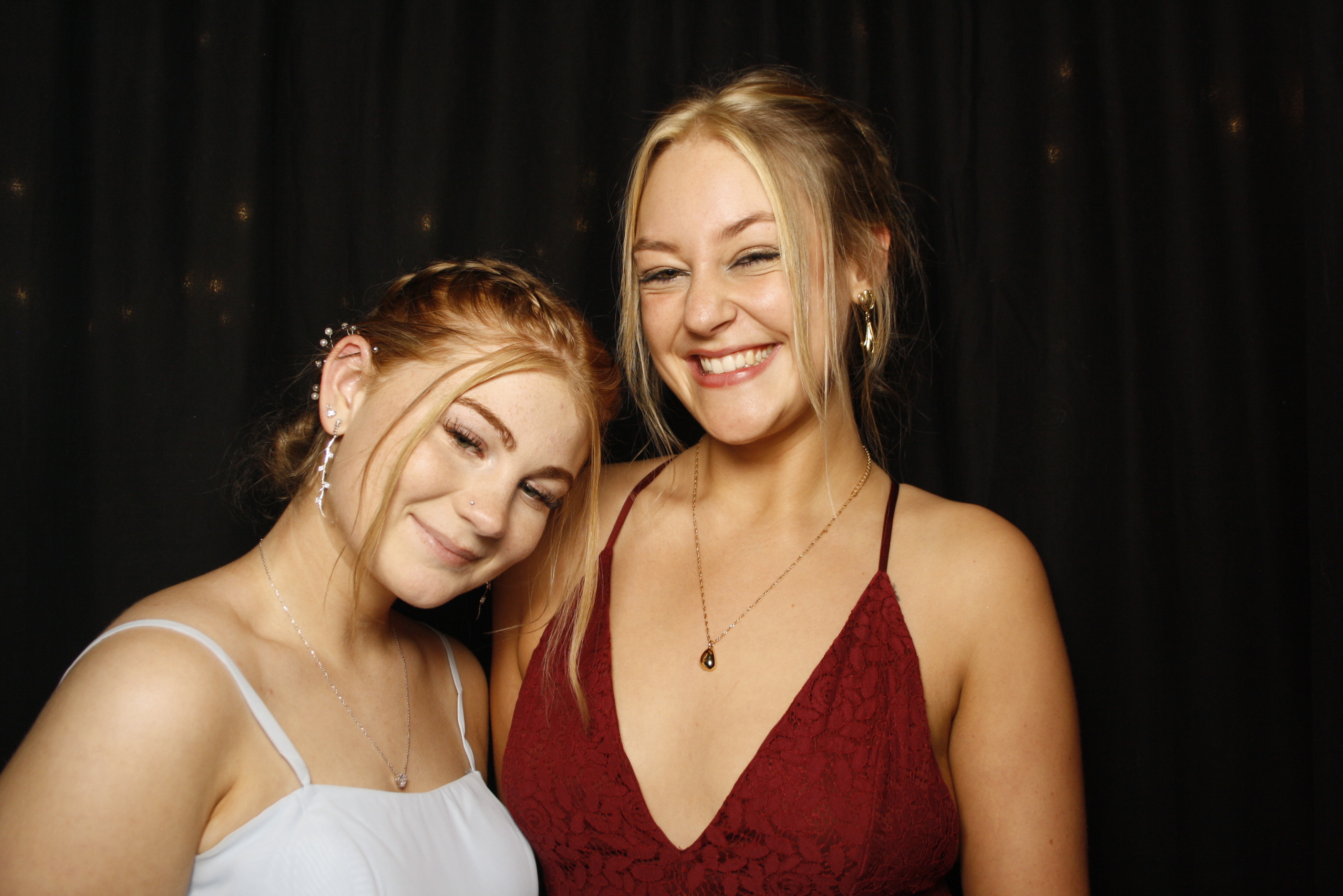 Kuranui College Ball | View more photos from the event at wgtngallery.classicphotobooths.co.nz/u/wgtncpbgallery/Kuranui-College-Ball