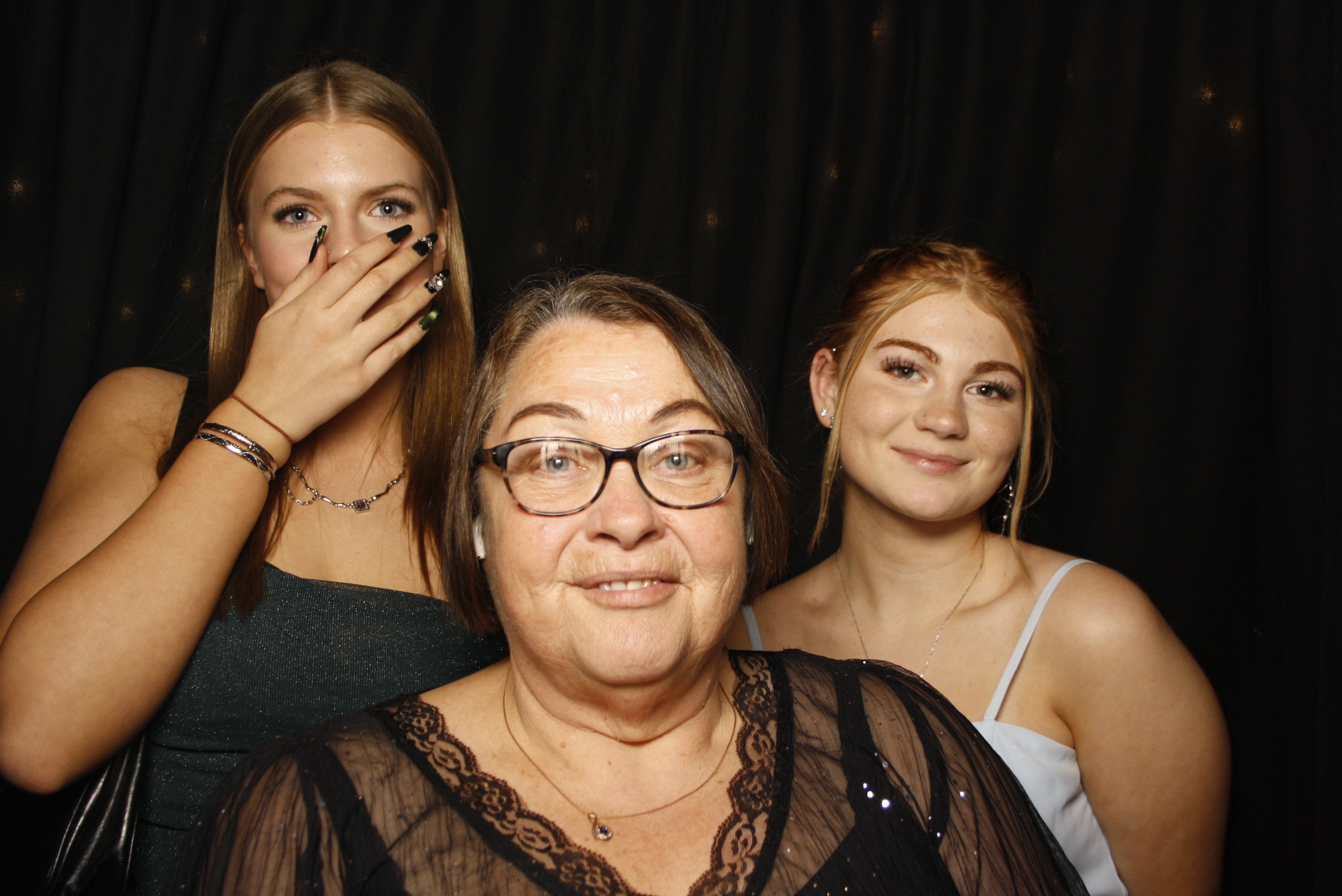 Kuranui College Ball | View more photos from the event at wgtngallery.classicphotobooths.co.nz/u/wgtncpbgallery/Kuranui-College-Ball