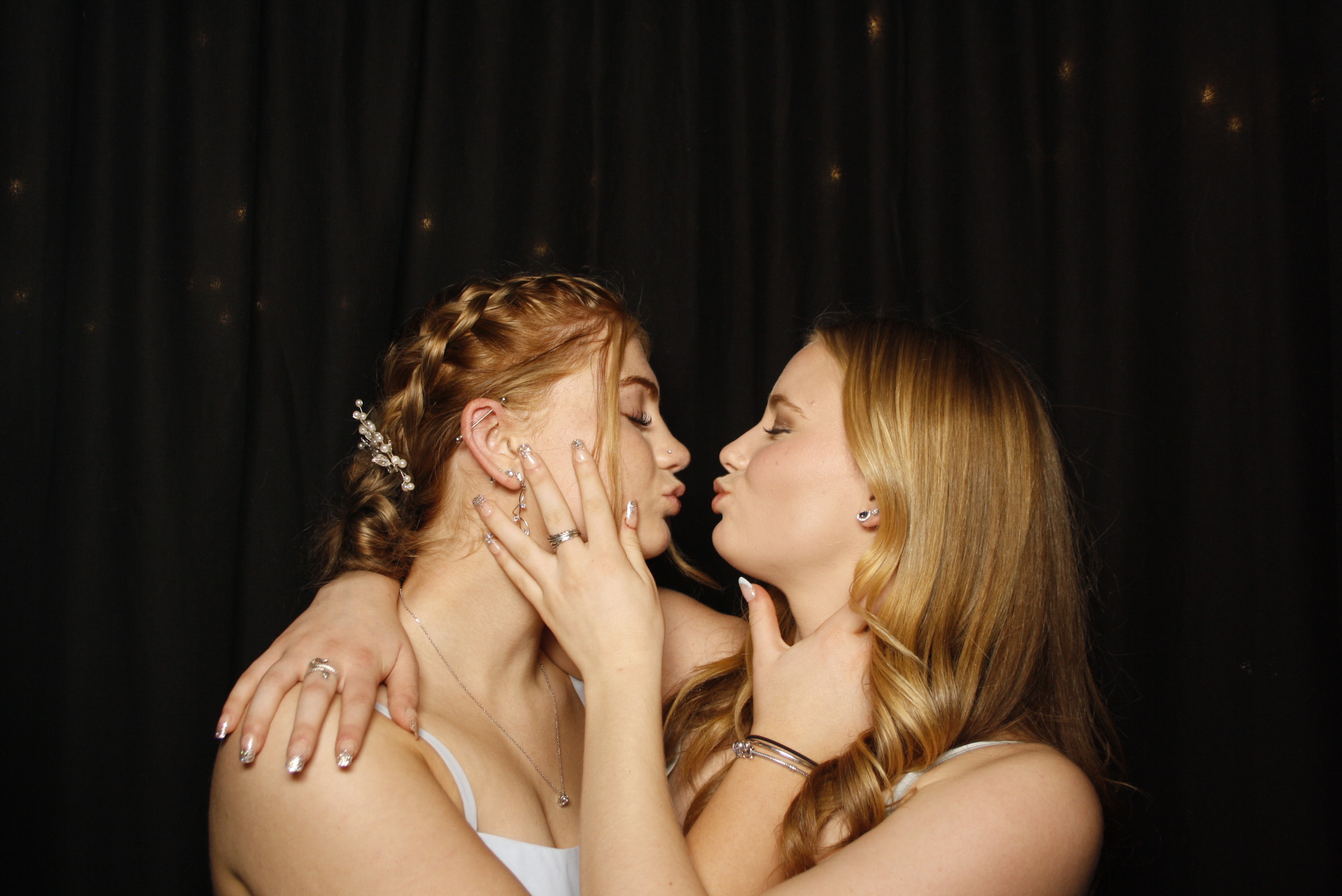 Kuranui College Ball | View more photos from the event at wgtngallery.classicphotobooths.co.nz/u/wgtncpbgallery/Kuranui-College-Ball