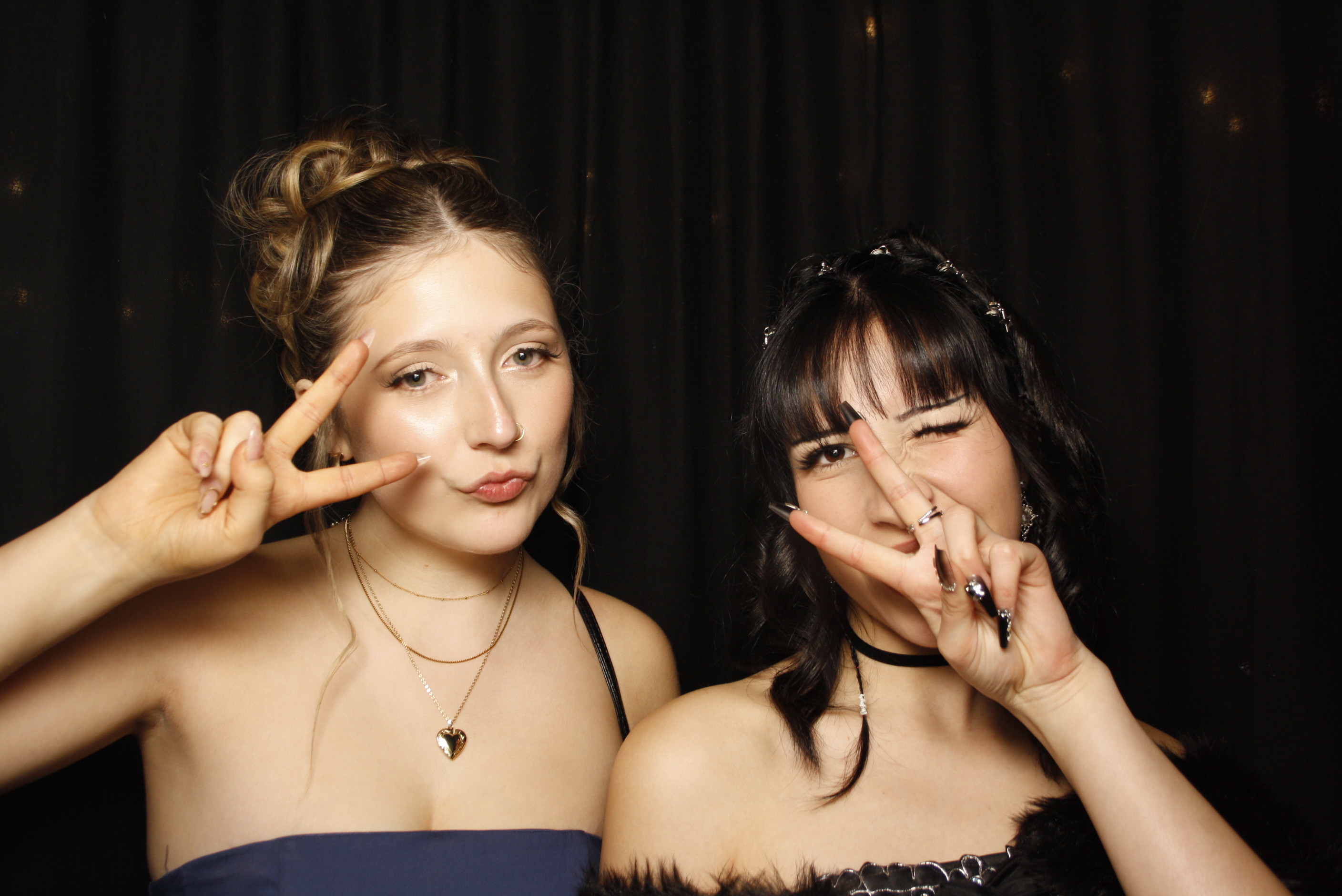 Kuranui College Ball | View more photos from the event at wgtngallery.classicphotobooths.co.nz/u/wgtncpbgallery/Kuranui-College-Ball