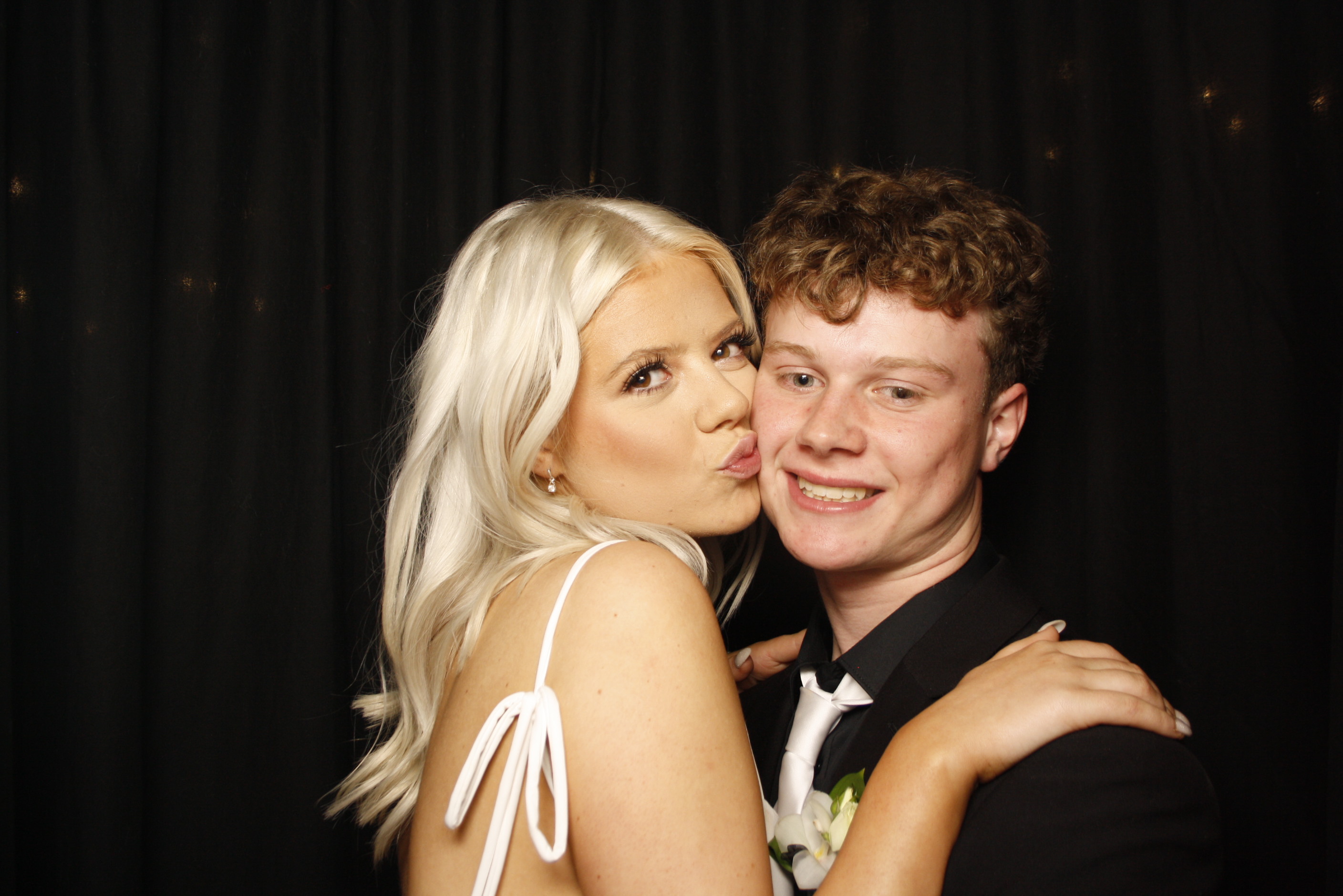 Kuranui College Ball | View more photos from the event at wgtngallery.classicphotobooths.co.nz/u/wgtncpbgallery/Kuranui-College-Ball