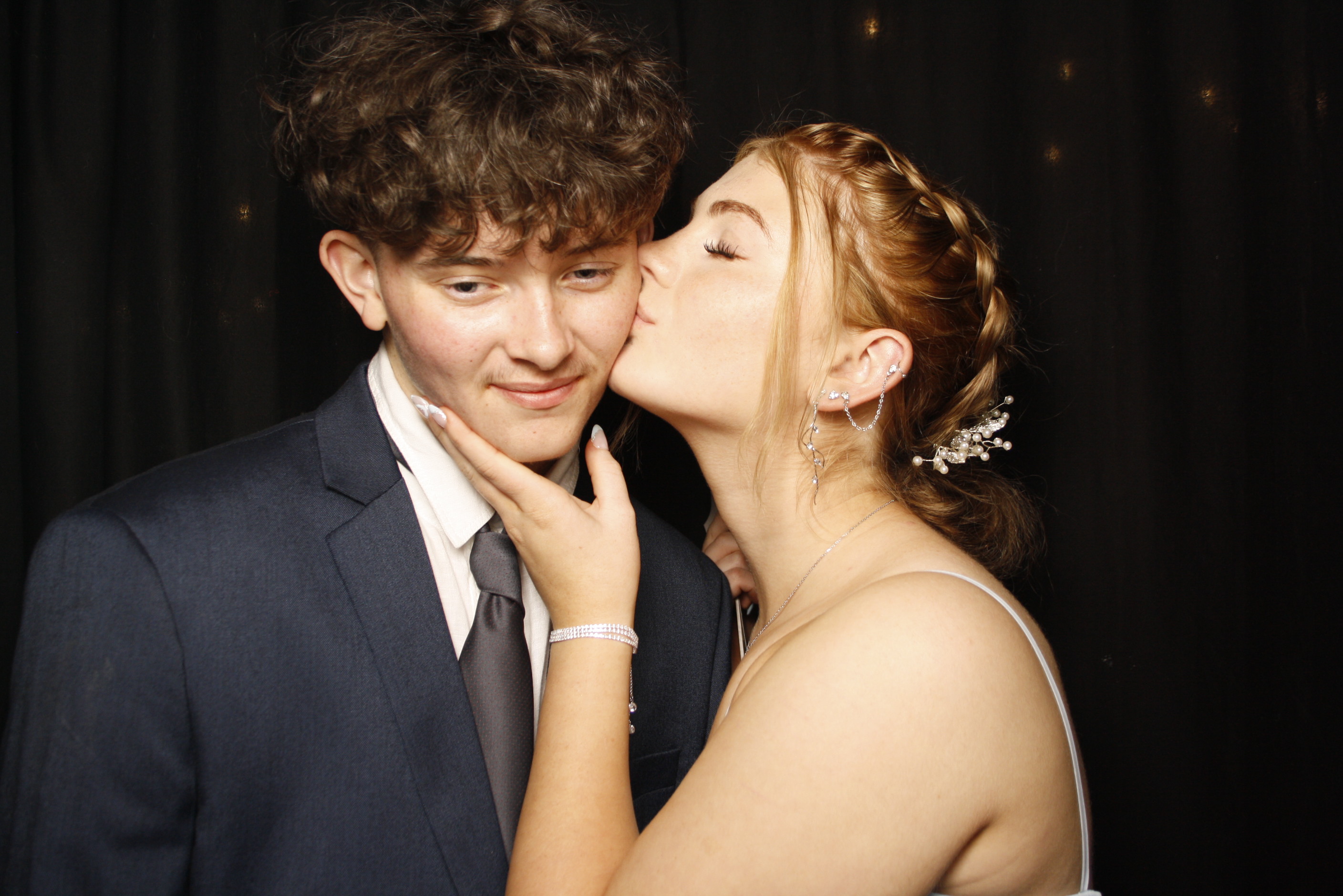 Kuranui College Ball | View more photos from the event at wgtngallery.classicphotobooths.co.nz/u/wgtncpbgallery/Kuranui-College-Ball