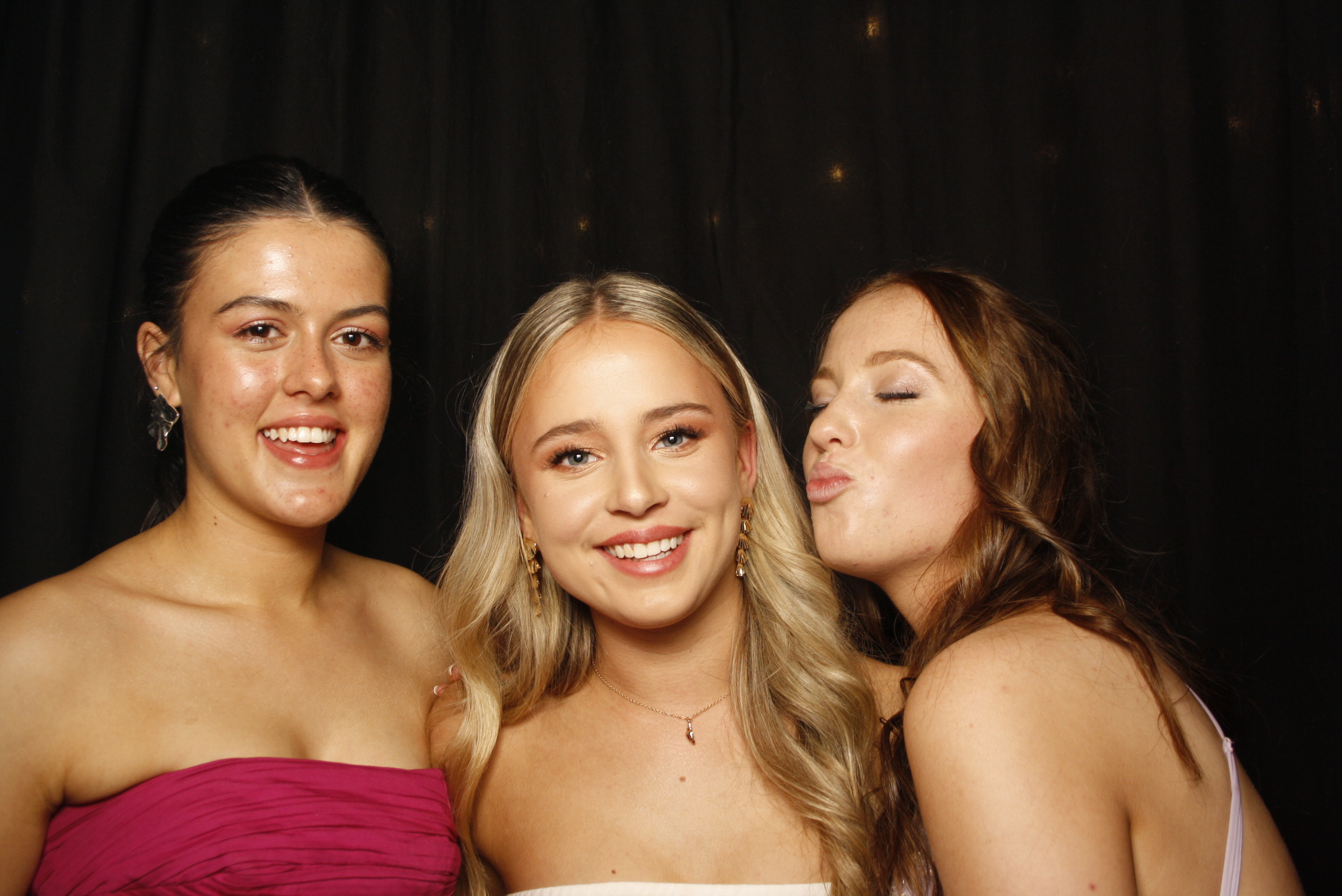 Kuranui College Ball | View more photos from the event at wgtngallery.classicphotobooths.co.nz/u/wgtncpbgallery/Kuranui-College-Ball