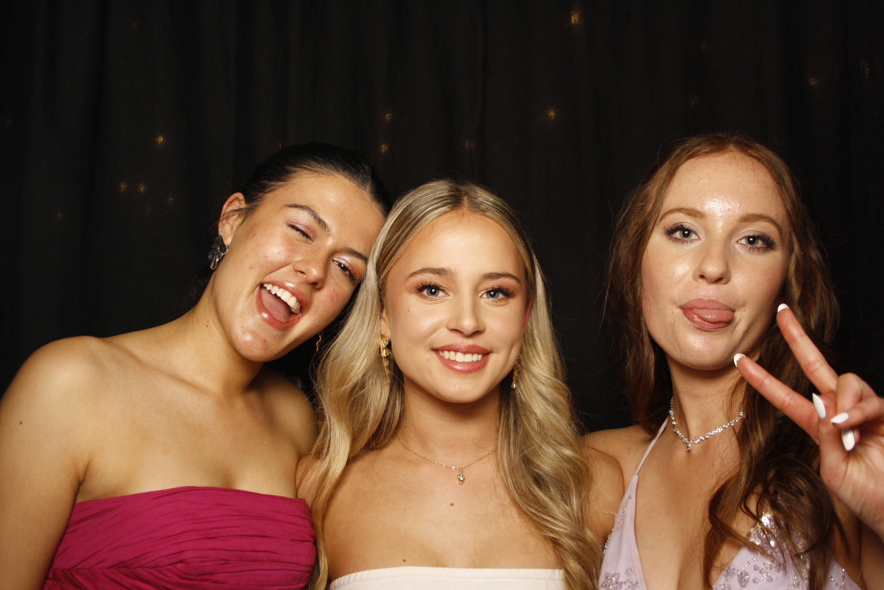 Kuranui College Ball | View more photos from the event at wgtngallery.classicphotobooths.co.nz/u/wgtncpbgallery/Kuranui-College-Ball