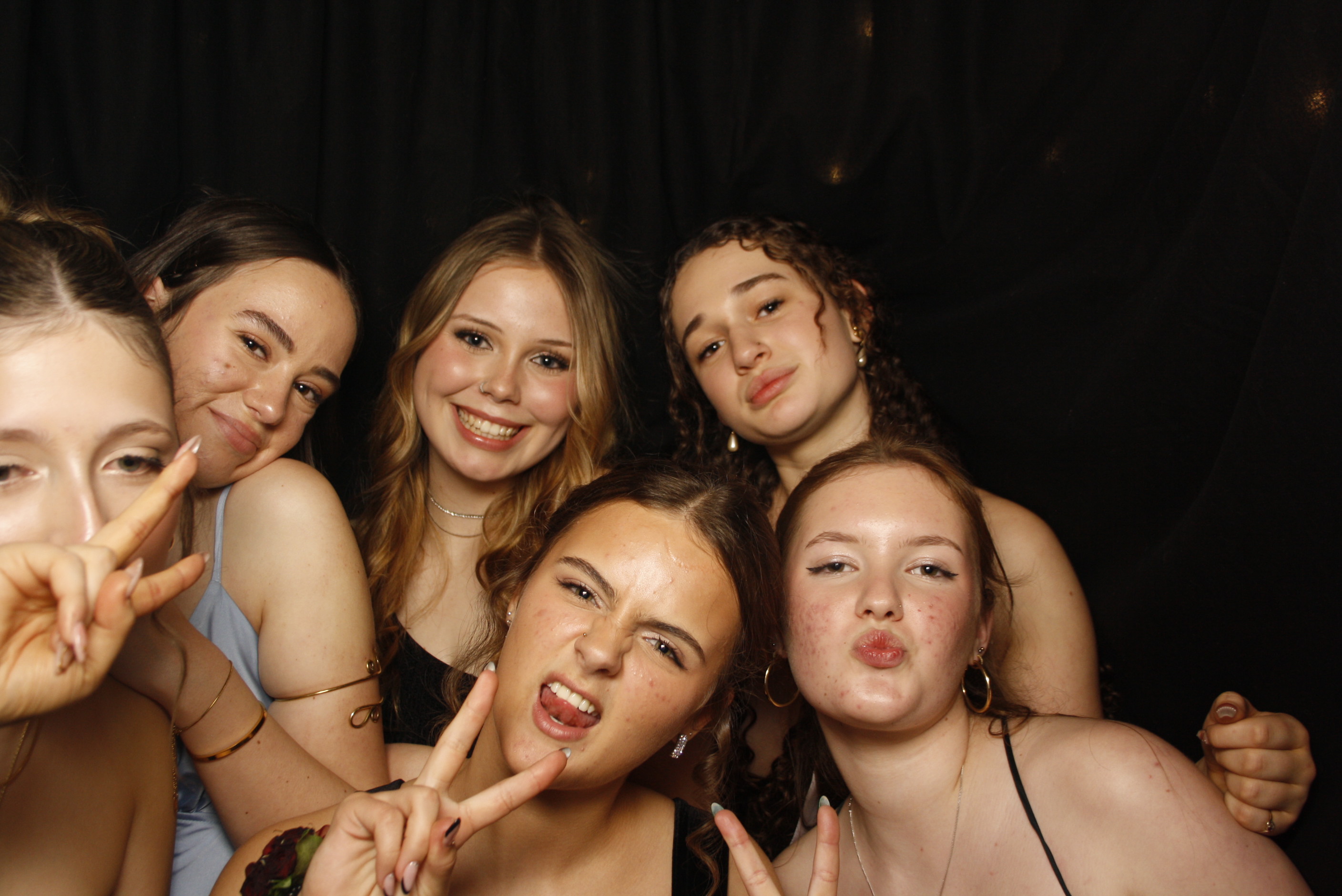 Kuranui College Ball | View more photos from the event at wgtngallery.classicphotobooths.co.nz/u/wgtncpbgallery/Kuranui-College-Ball