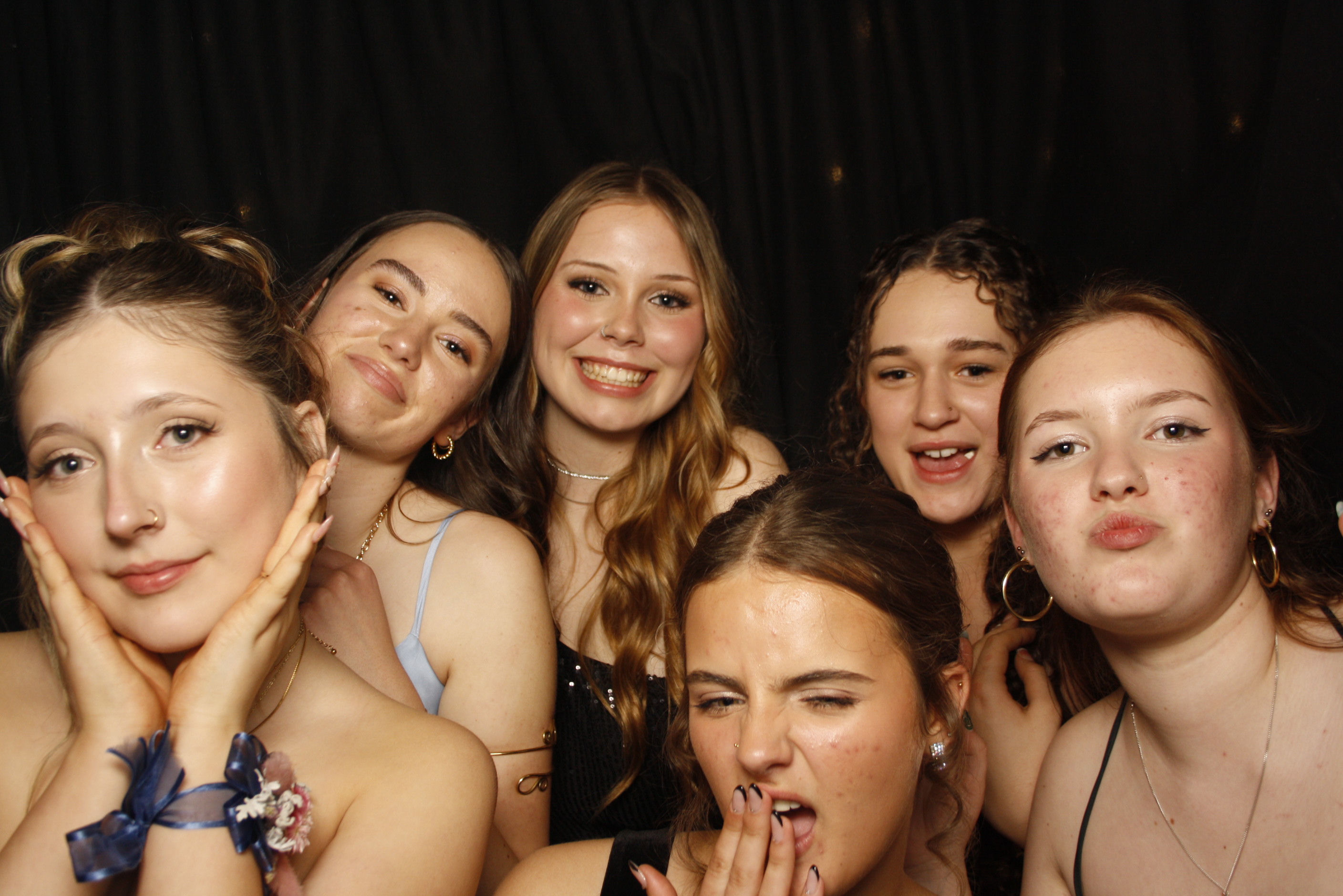 Kuranui College Ball | View more photos from the event at wgtngallery.classicphotobooths.co.nz/u/wgtncpbgallery/Kuranui-College-Ball