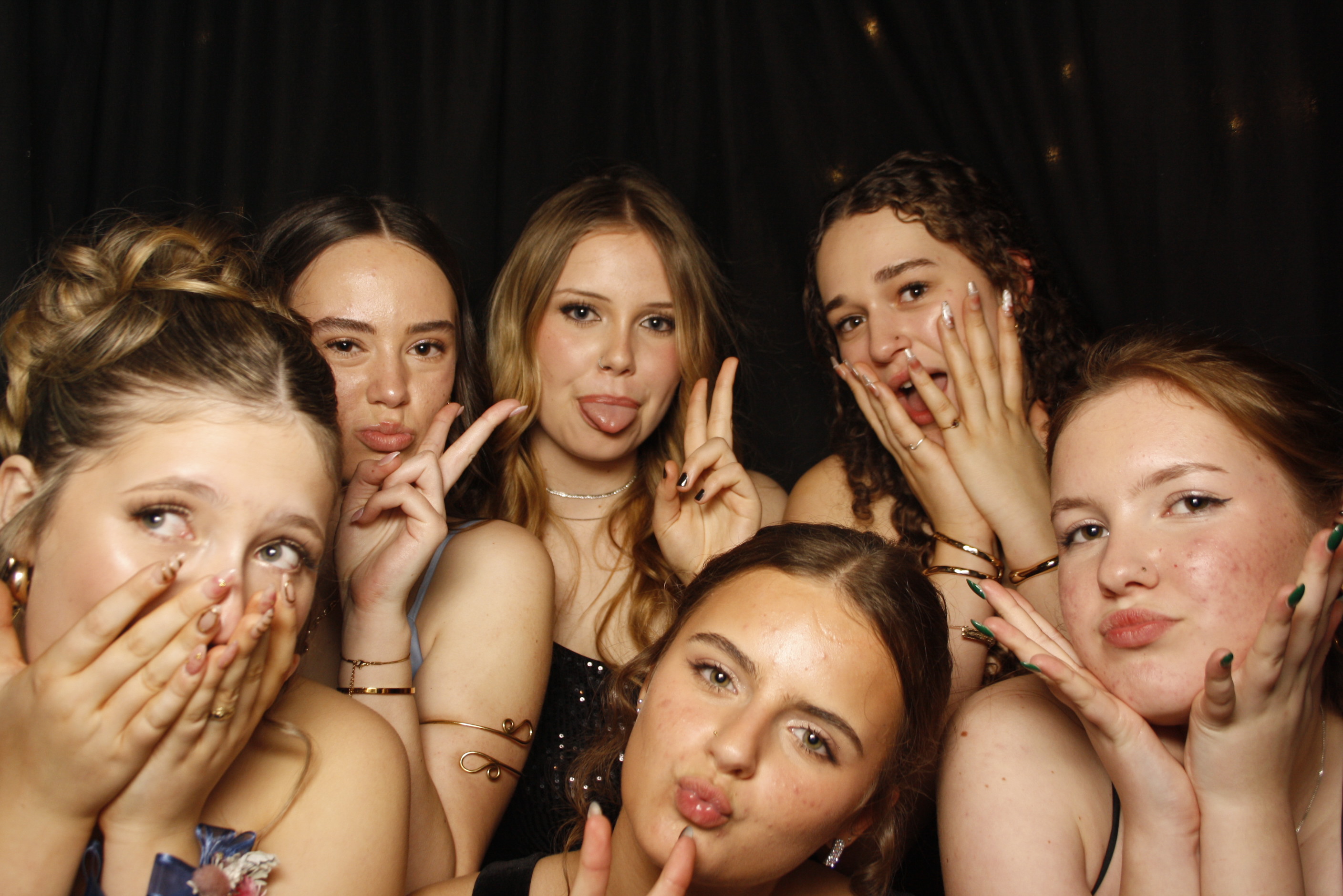 Kuranui College Ball | View more photos from the event at wgtngallery.classicphotobooths.co.nz/u/wgtncpbgallery/Kuranui-College-Ball